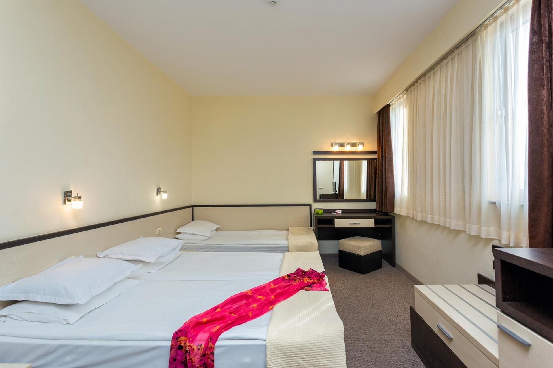 Twin Room With Sofa Bed (3 Adults) photo 3