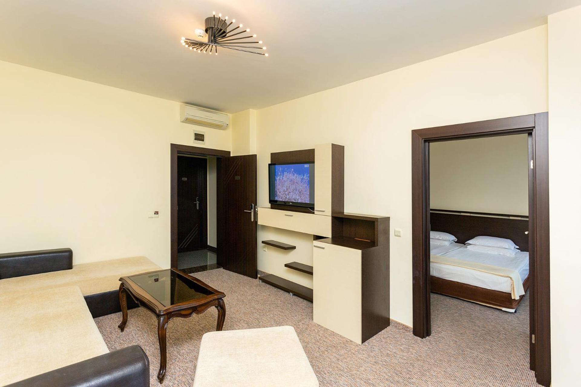 One-Bedroom Suite photo 3