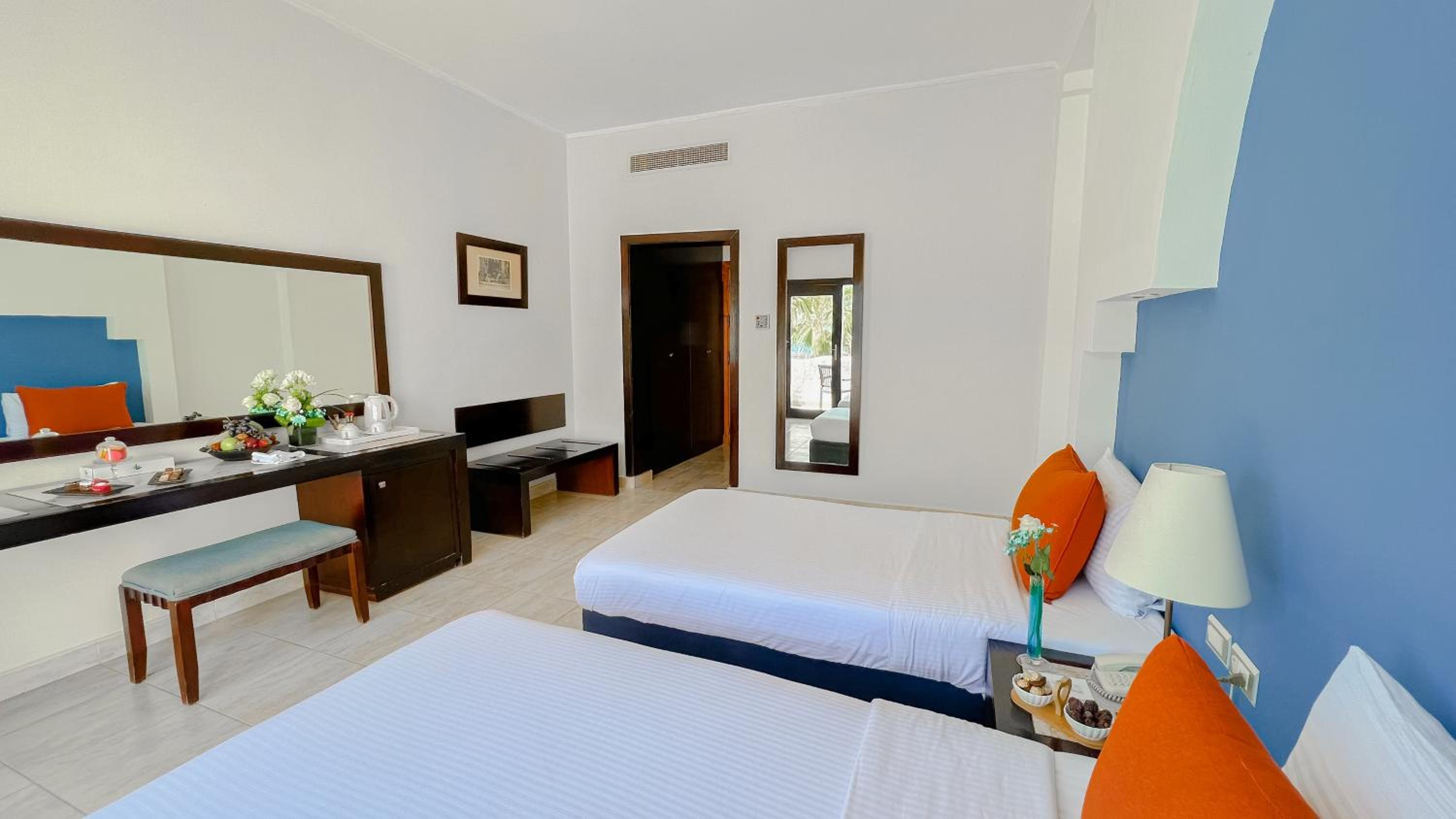 Superior Double or Twin Room with Pool View photo 2