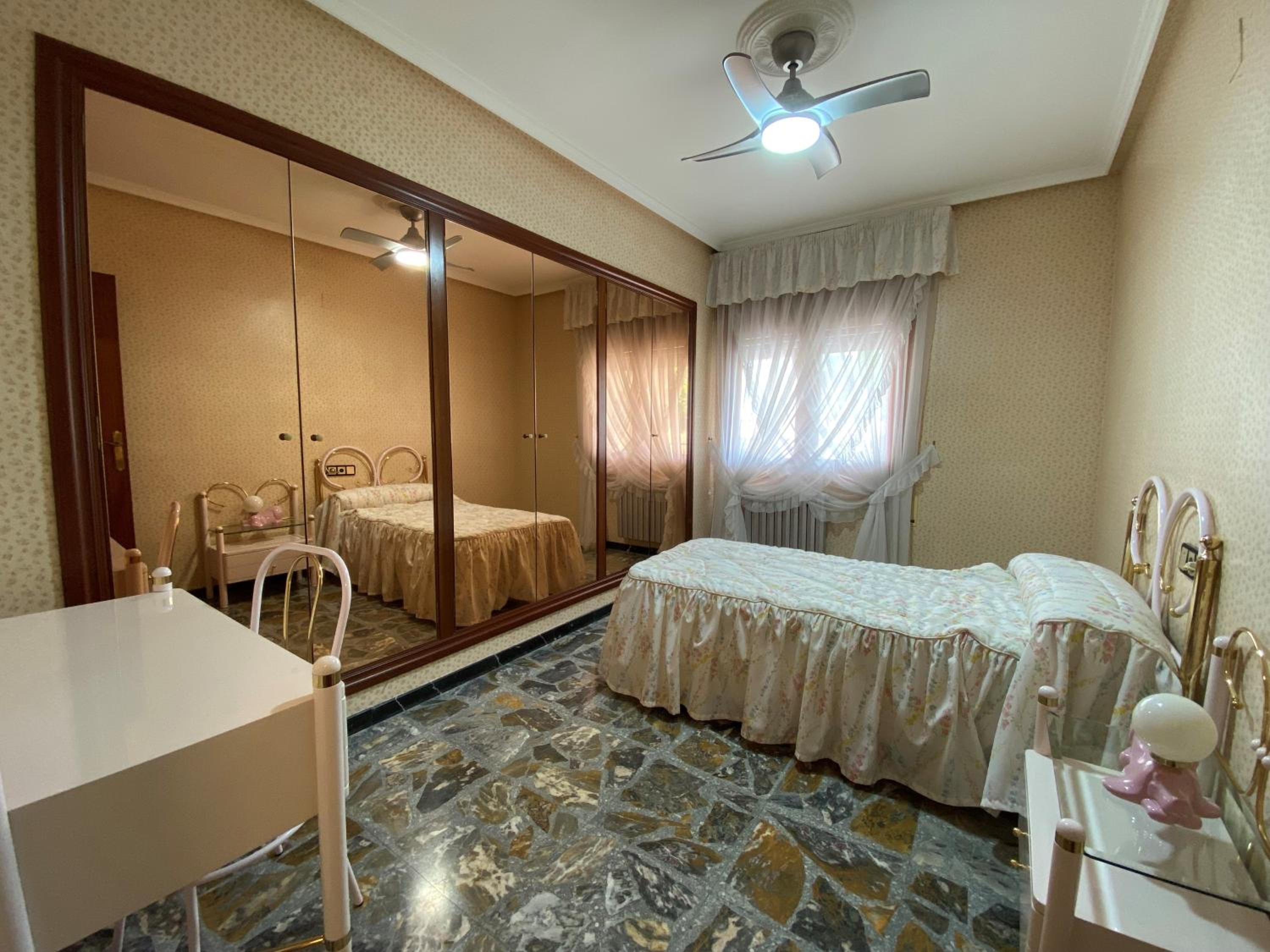 Four-Bedroom House photo 3