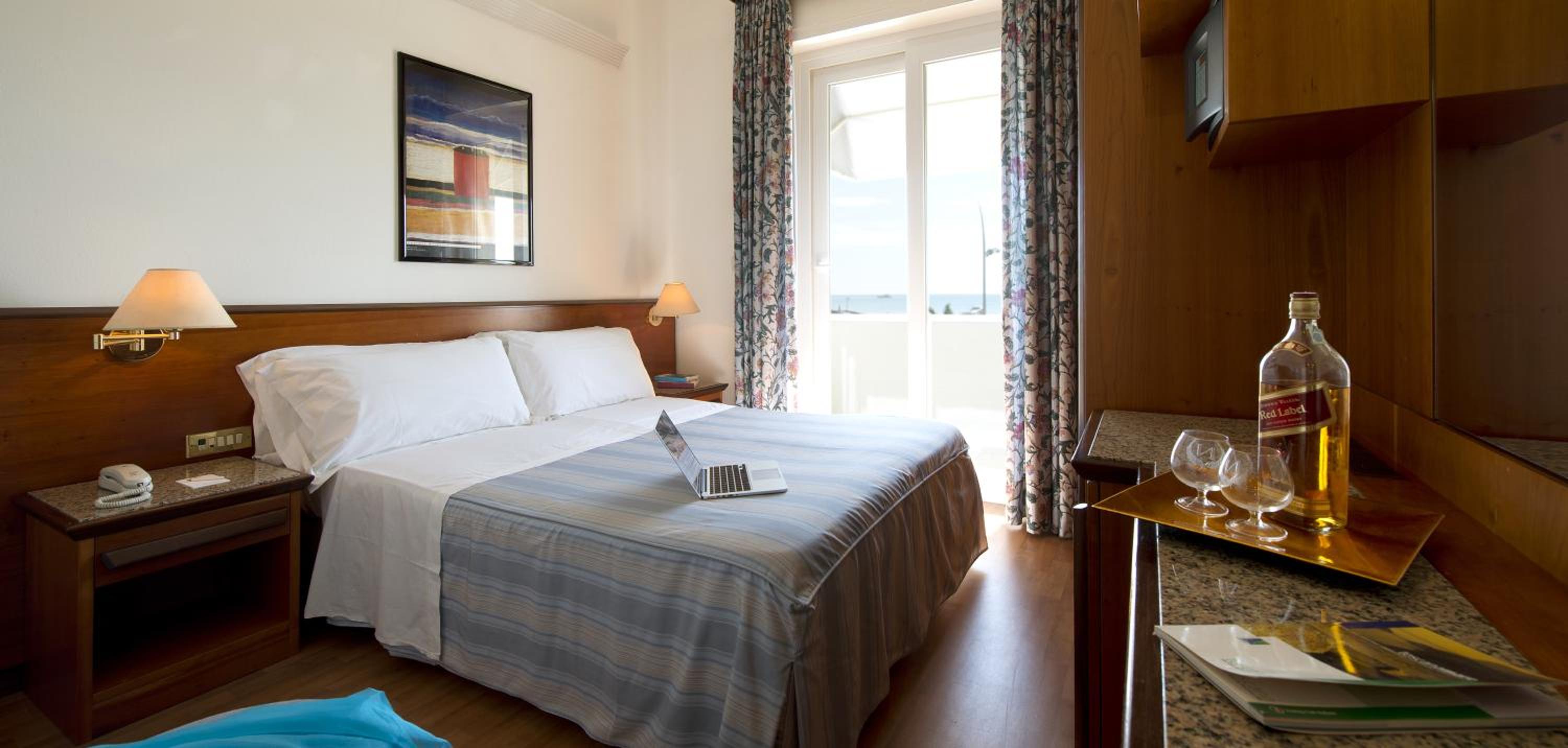 Double or Twin Room with Sea View photo 3