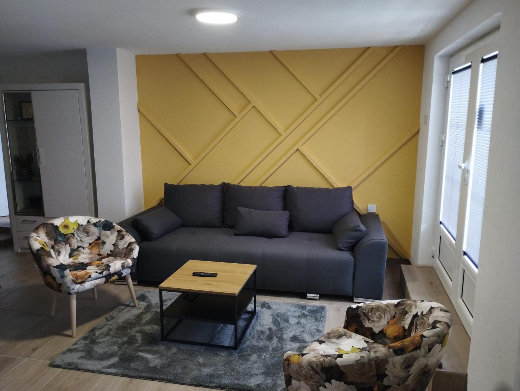 One-Bedroom Apartment photo 1