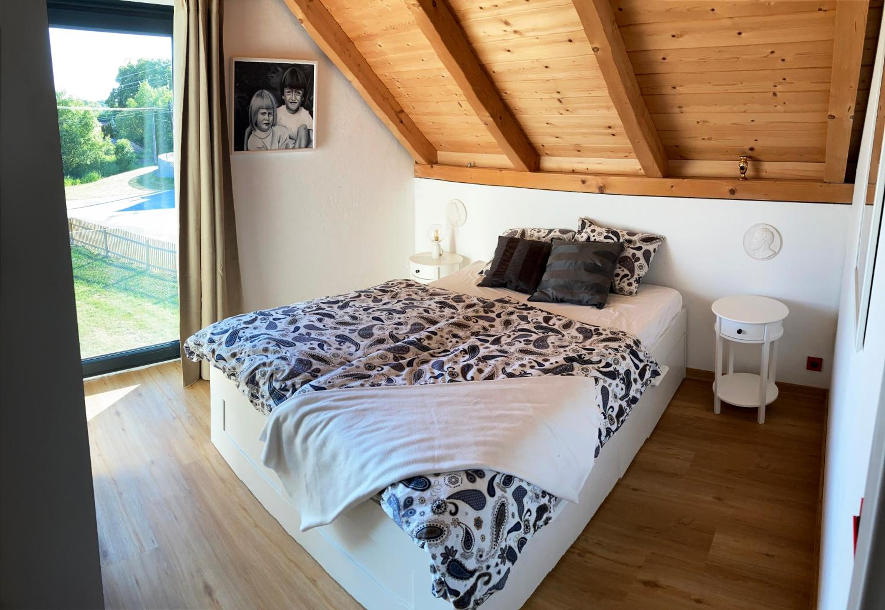 Three-Bedroom House photo 3