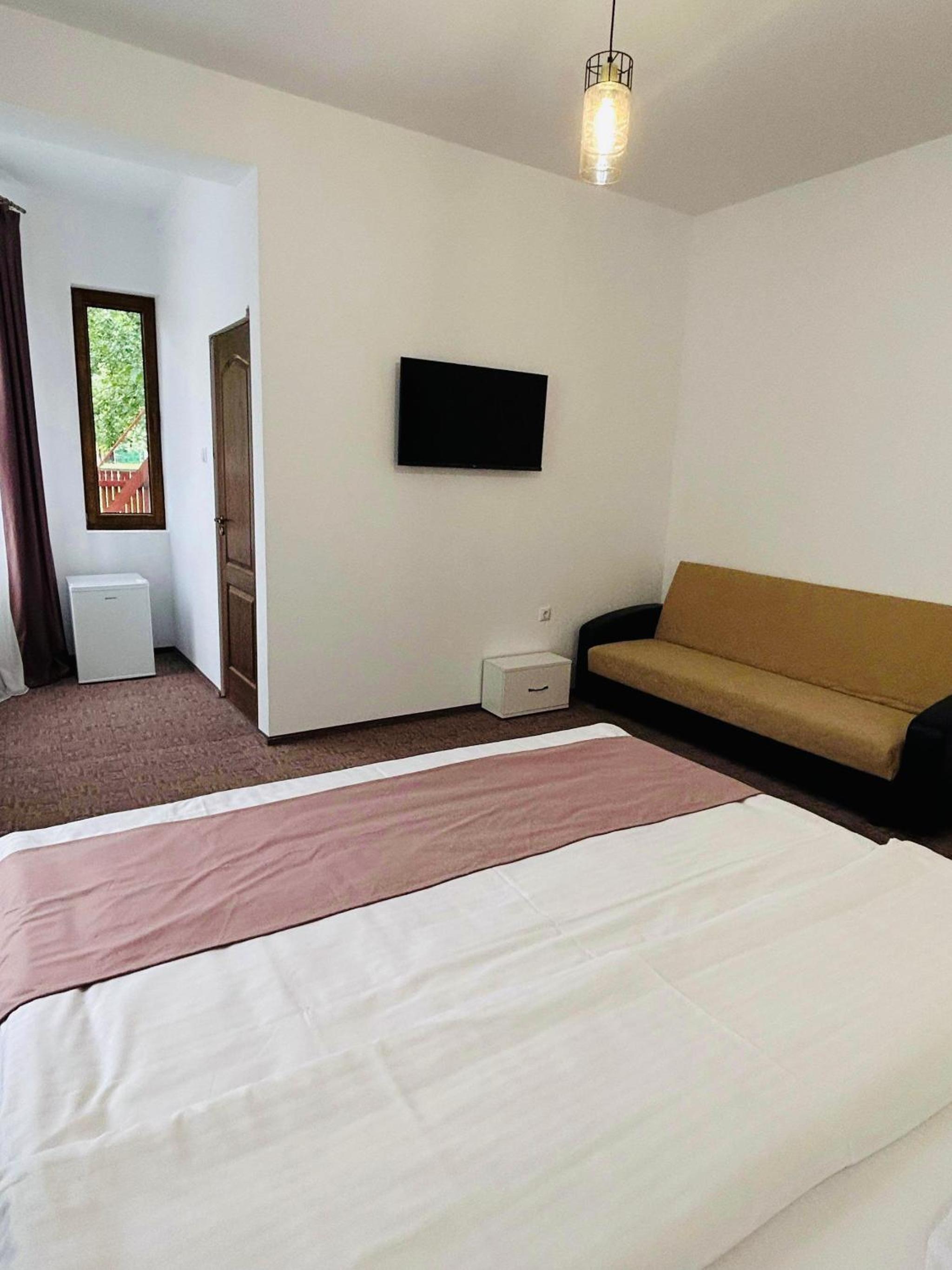 Double Room with Extra Bed photo 1