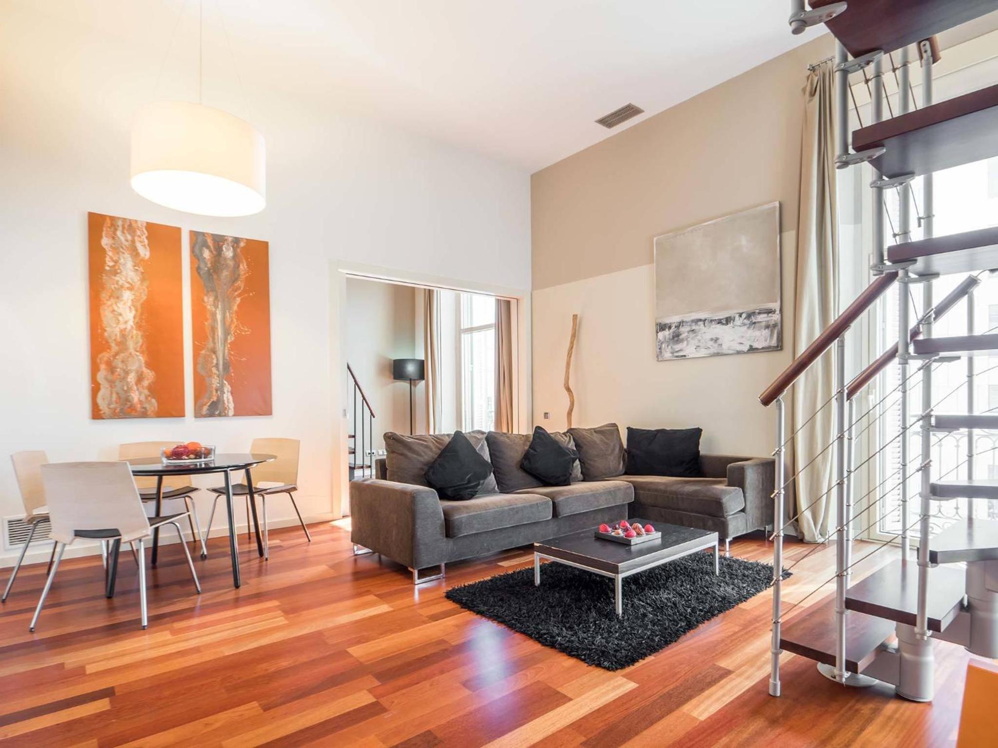 Apartamento de cuatro habitaciones - Ronda Sant Pere