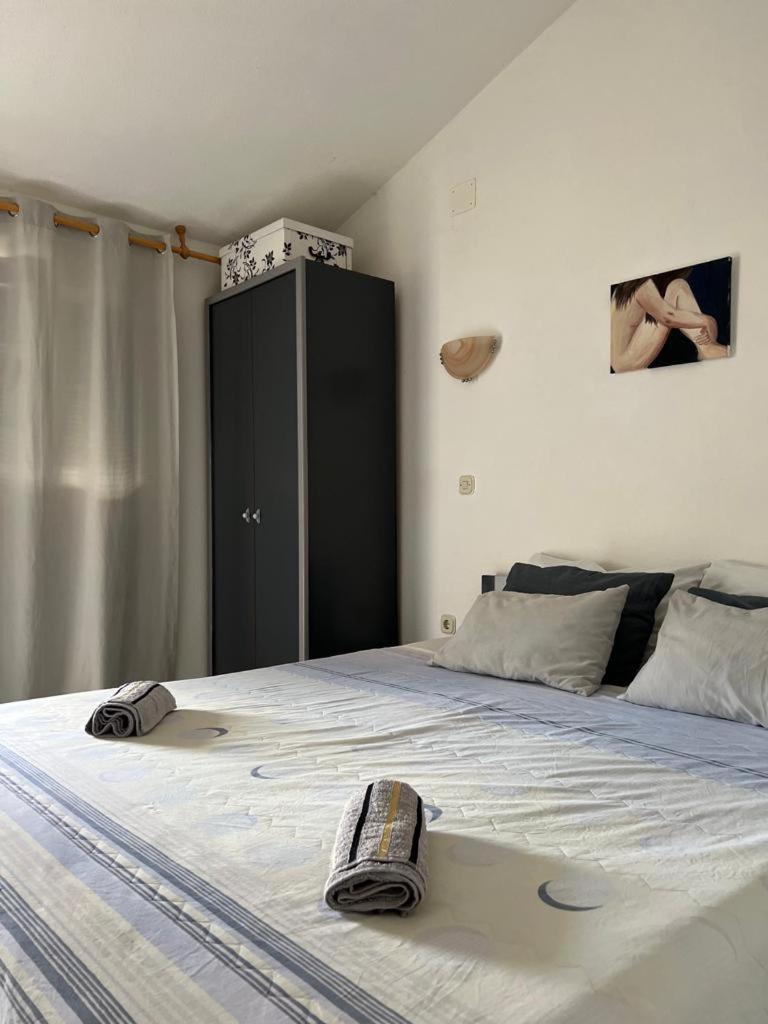 One-Bedroom Apartment photo 3