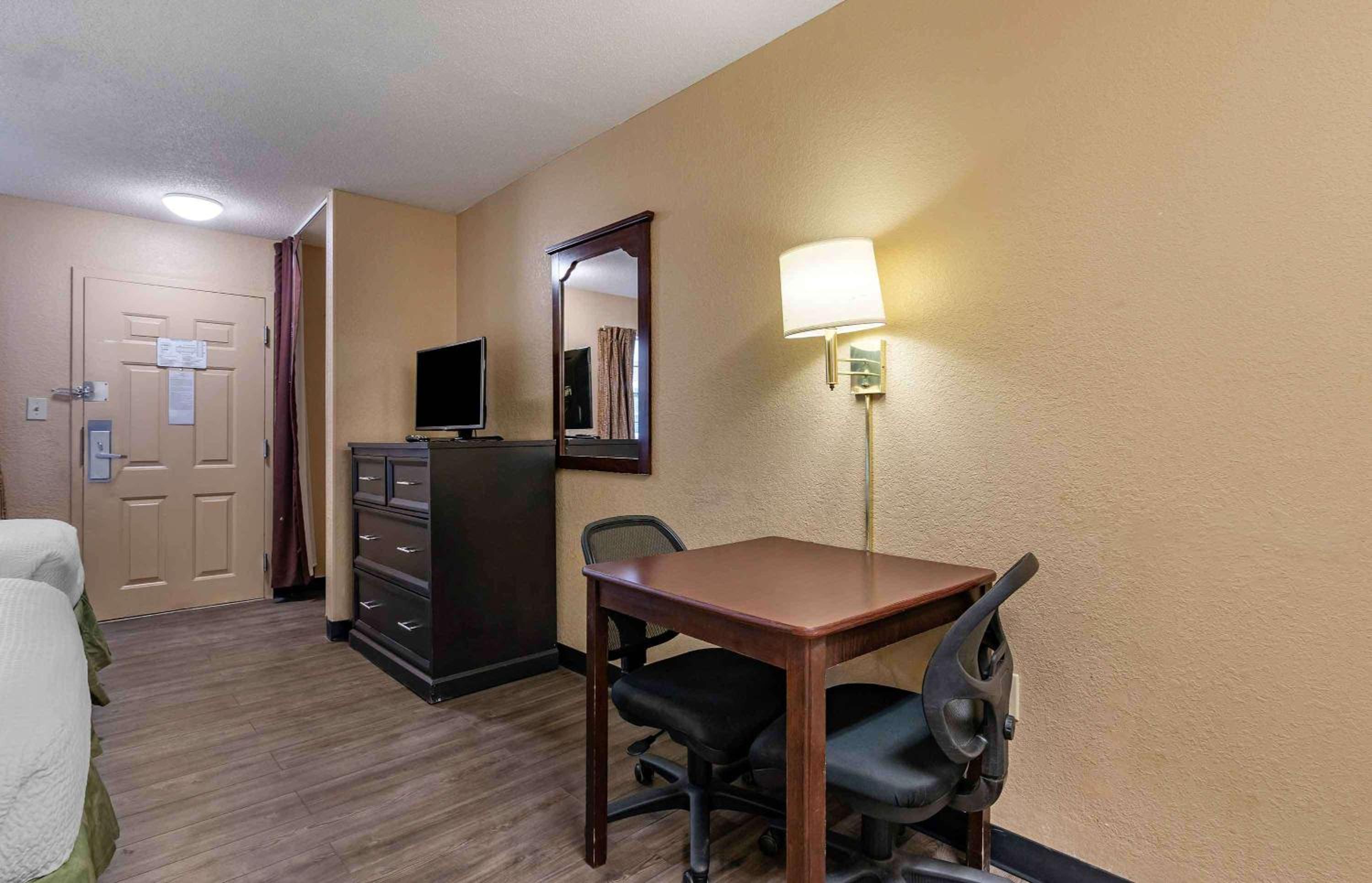 Studio with Two Double Beds - Non-Smoking - Photo 4