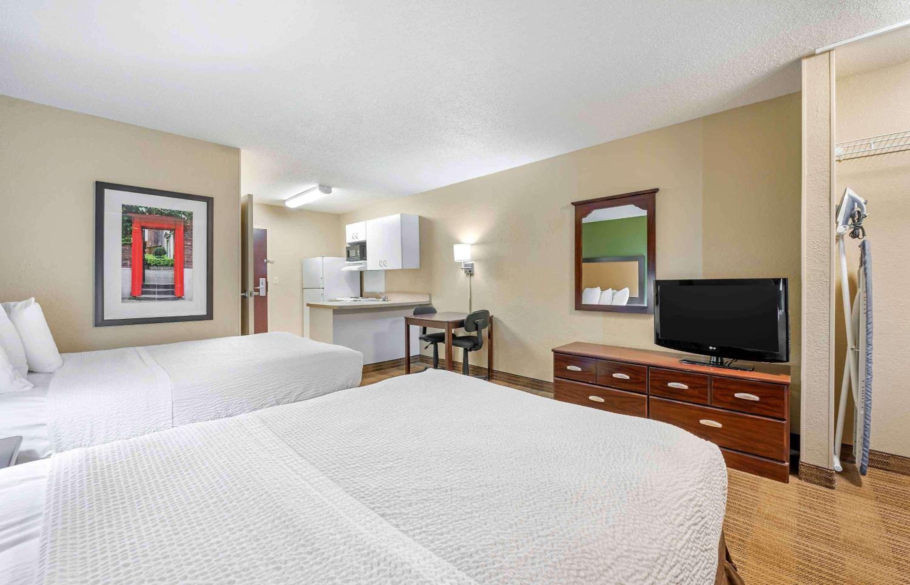 Studio with Two Double Beds - Non-Smoking - Photo 5