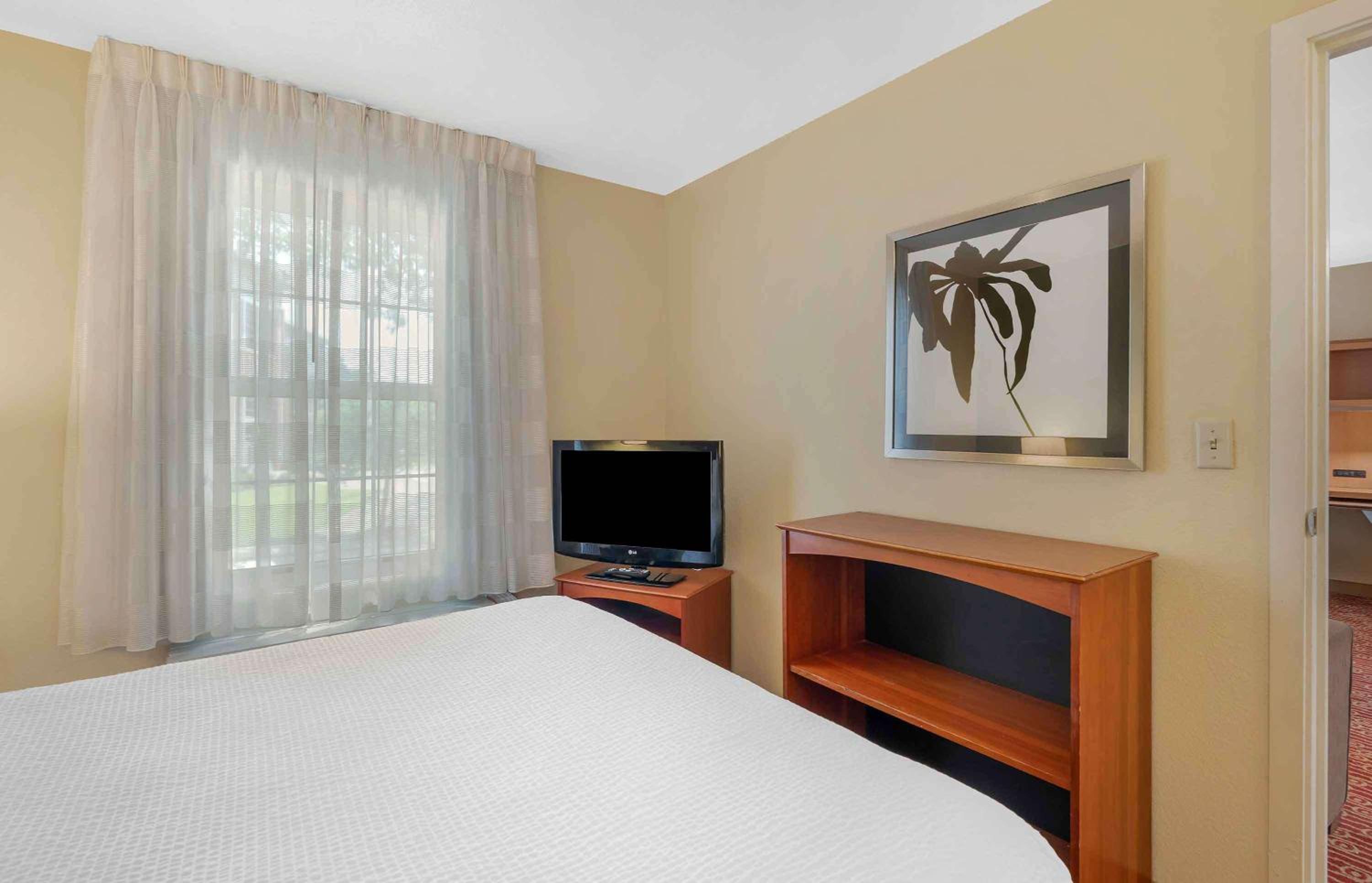 2 Bedroom Suite 2 Queen Beds Non-Smoking - Photo 4