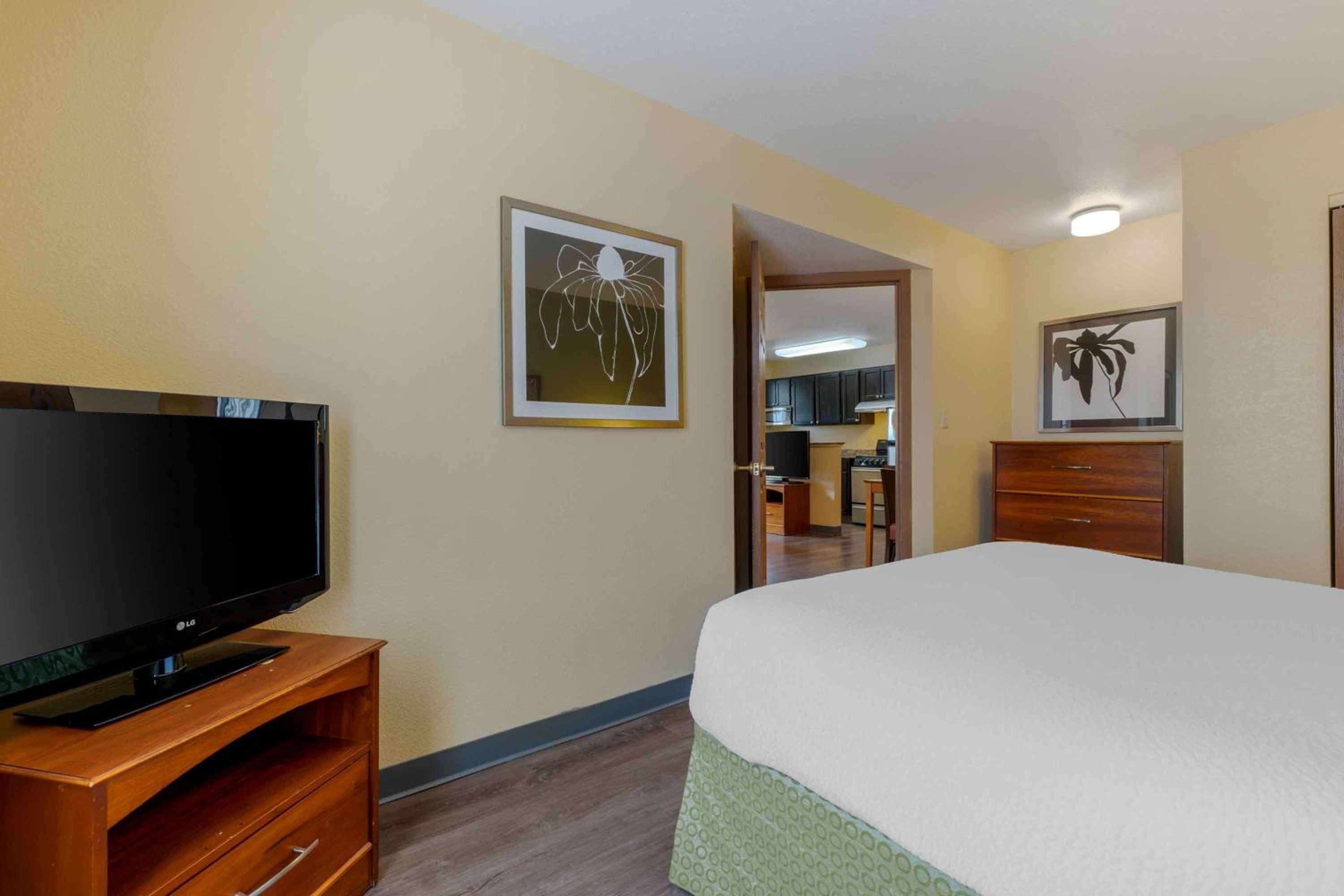 2 Bedroom Suite 2 Queen Beds Non-Smoking - Photo 8
