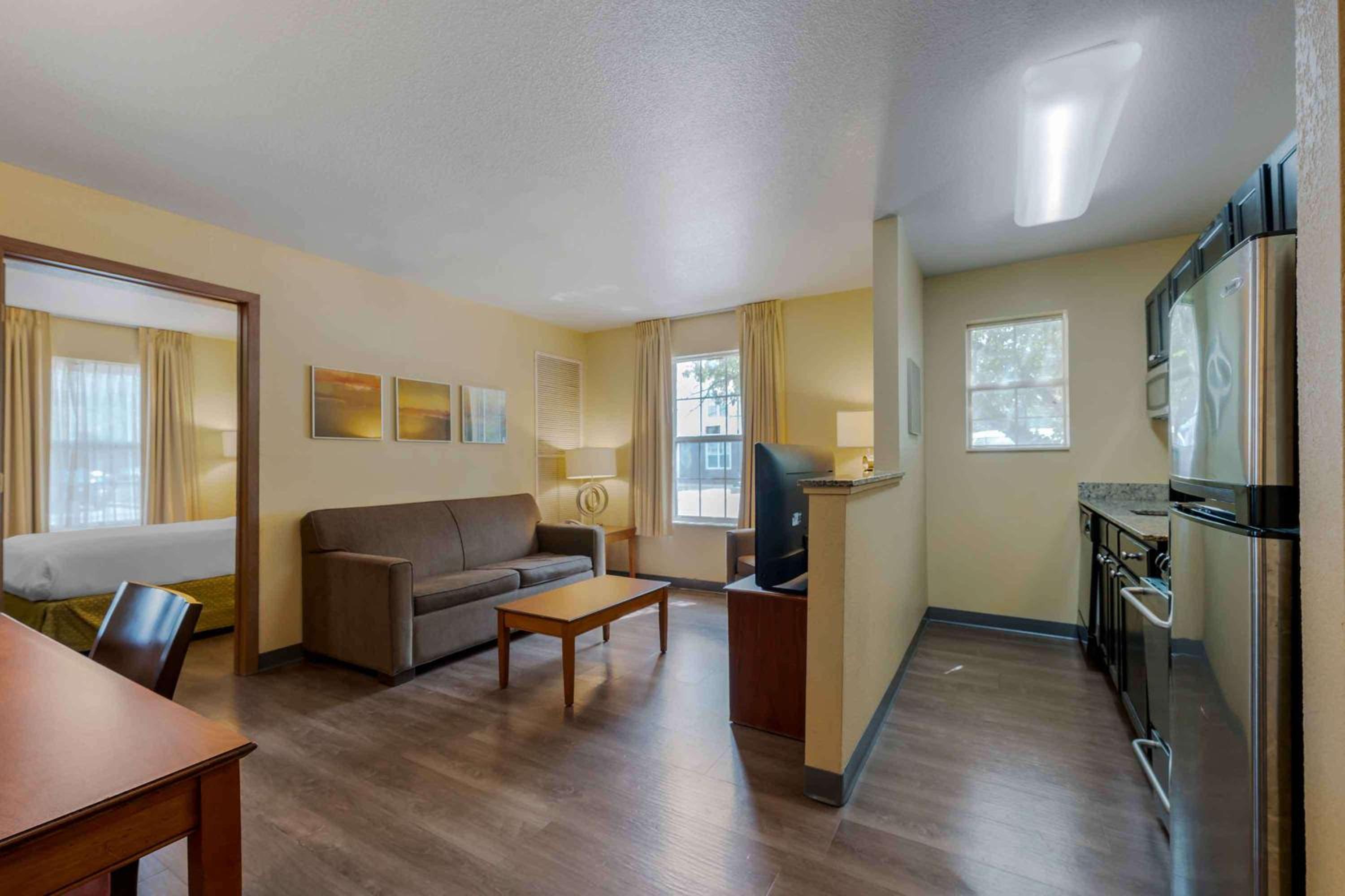 2 Bedroom Suite 2 Queen Beds Non-Smoking - Photo 12