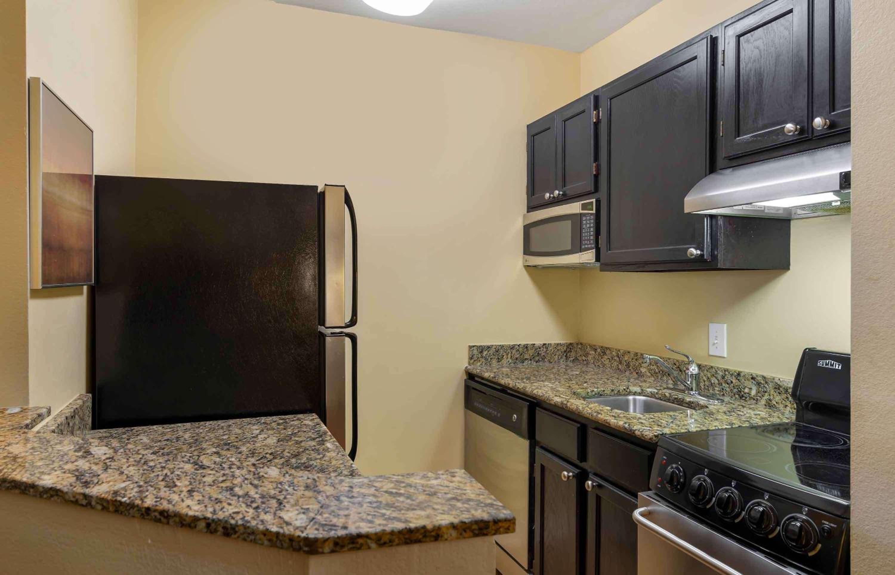2 Bedroom Suite 2 Queen Beds Non-Smoking - Photo 3