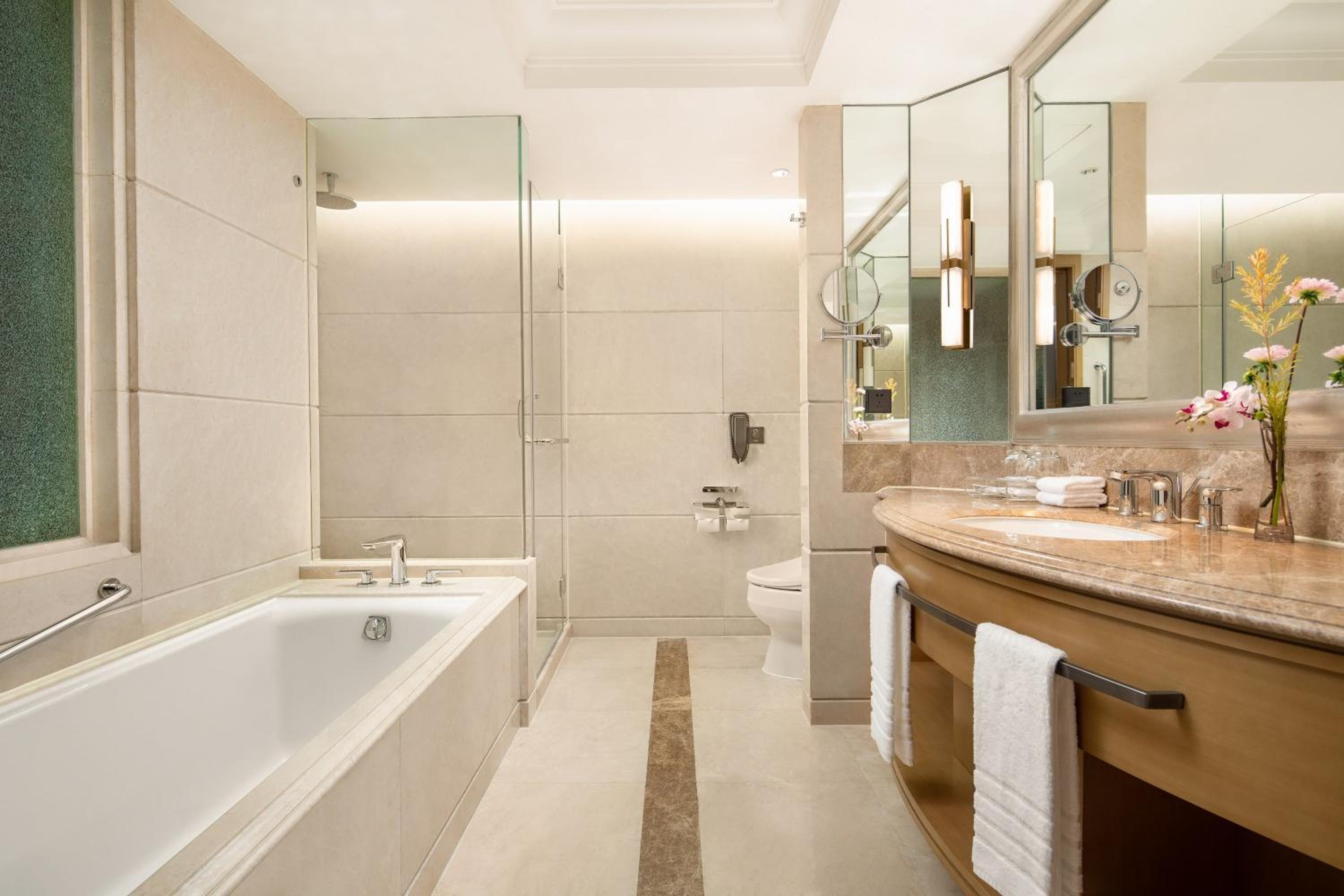 Premium King Suite - Lounge Access