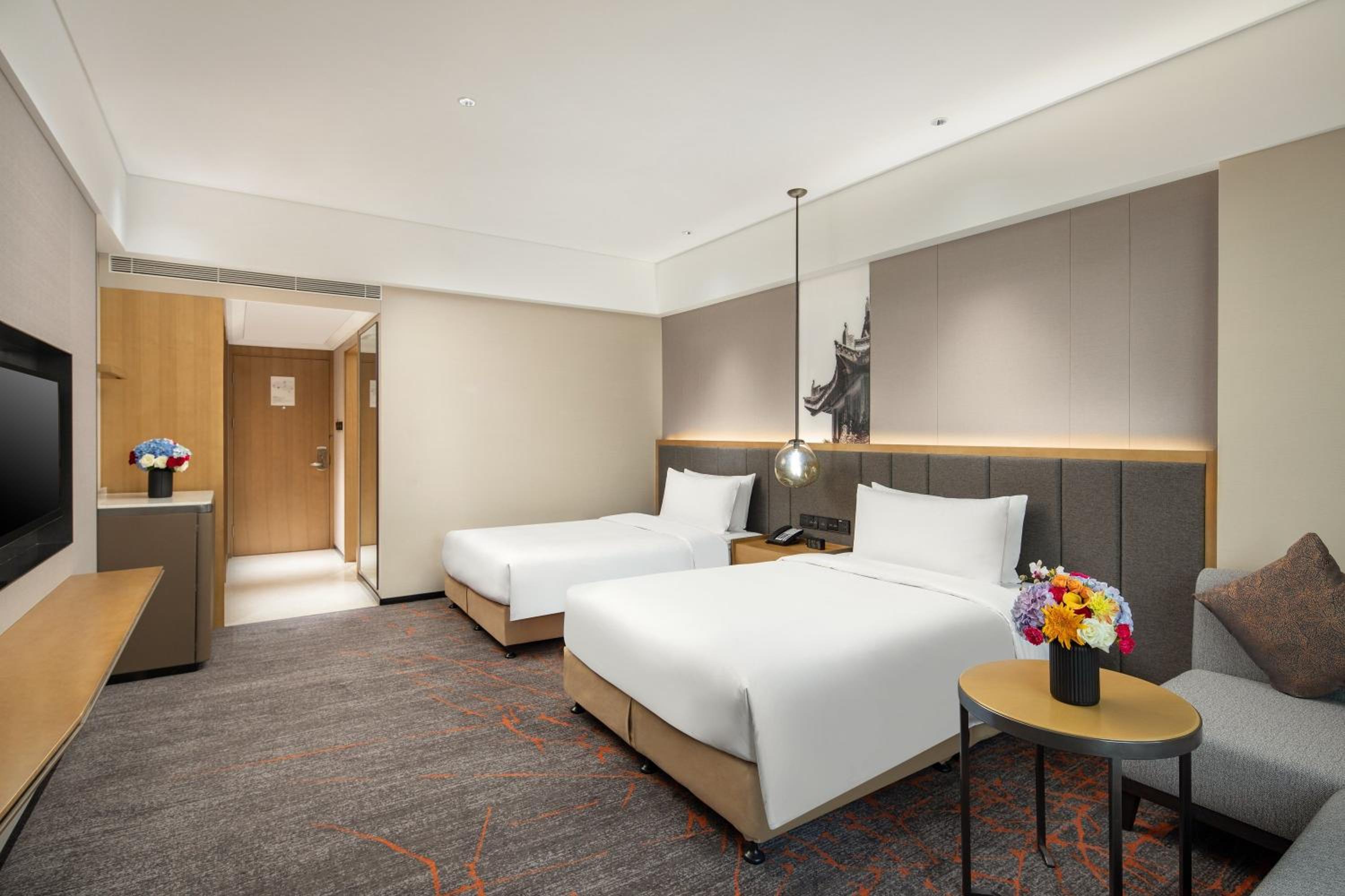 Standard Room thumbnail 5
