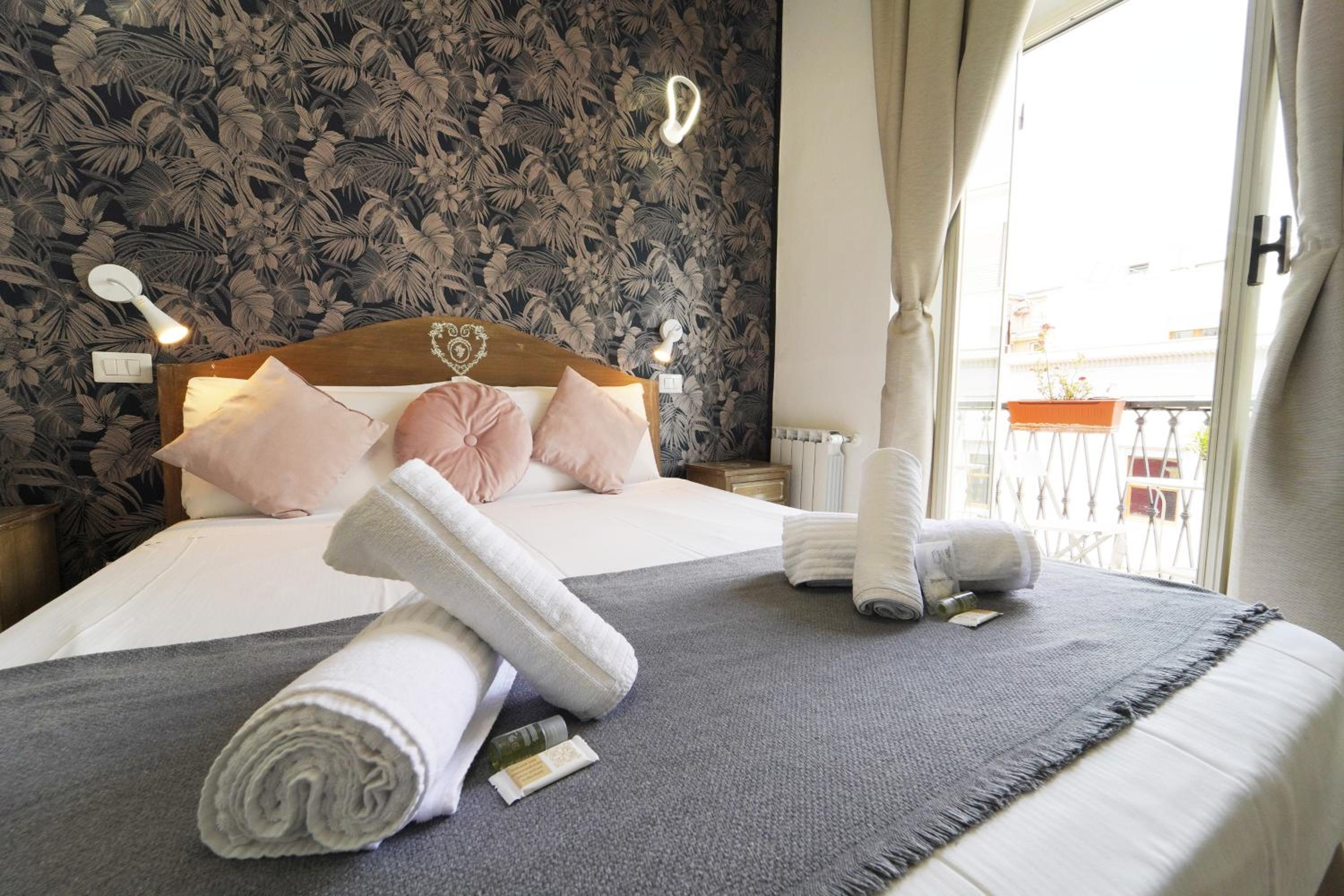 Standard Double or Twin Room photo 3