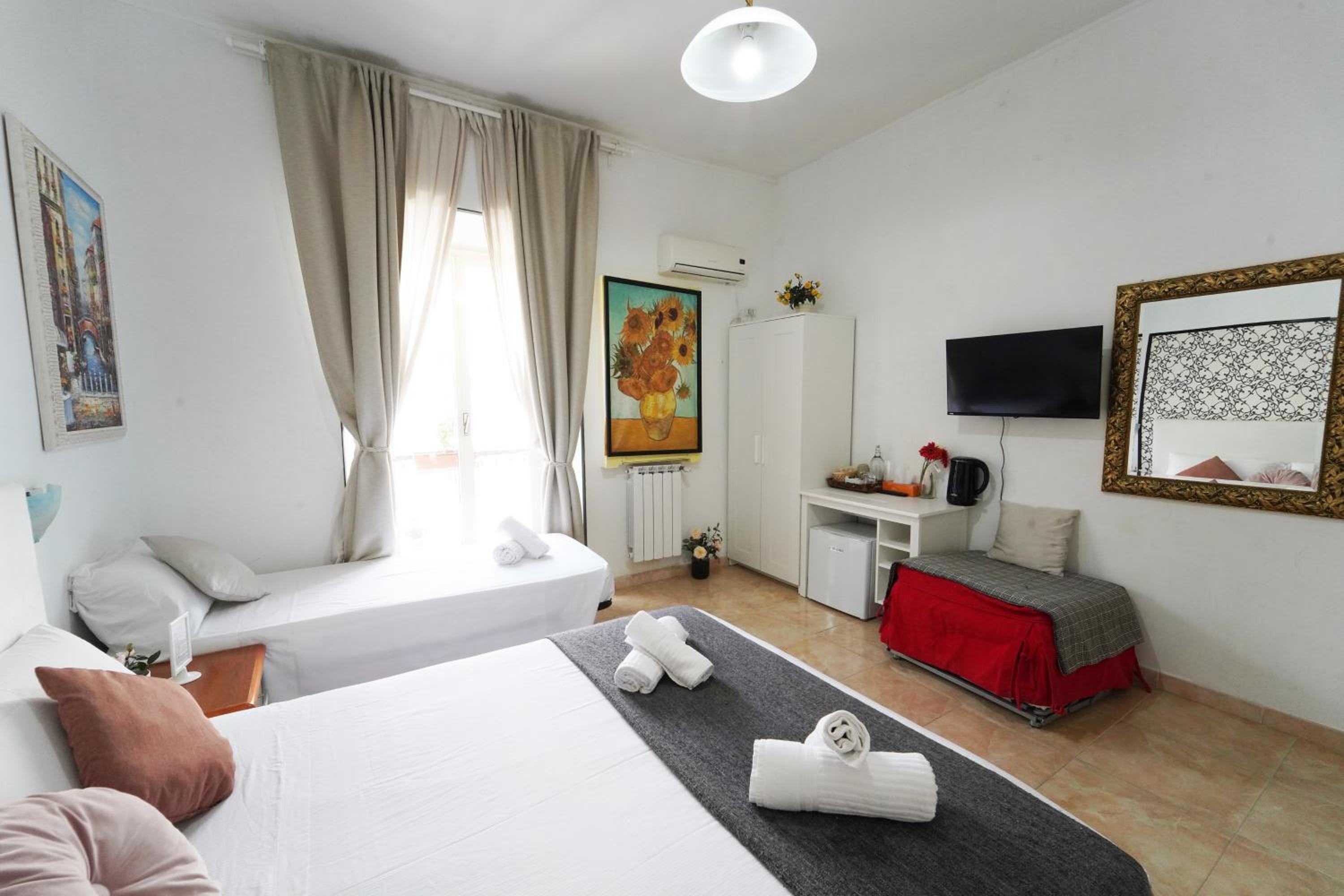 Triple Room with Balcony photo 3