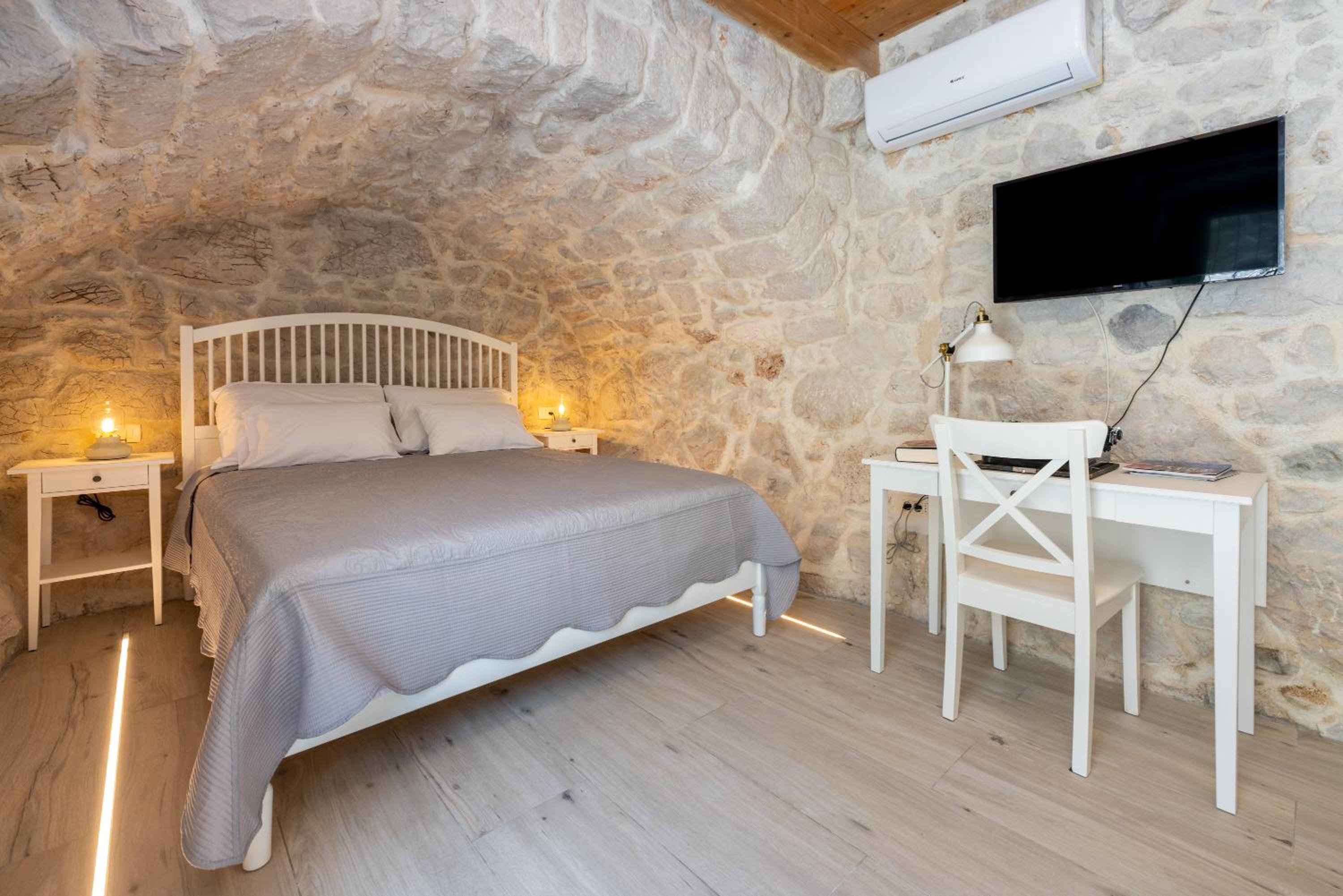 Three-Bedroom Villa photo 1