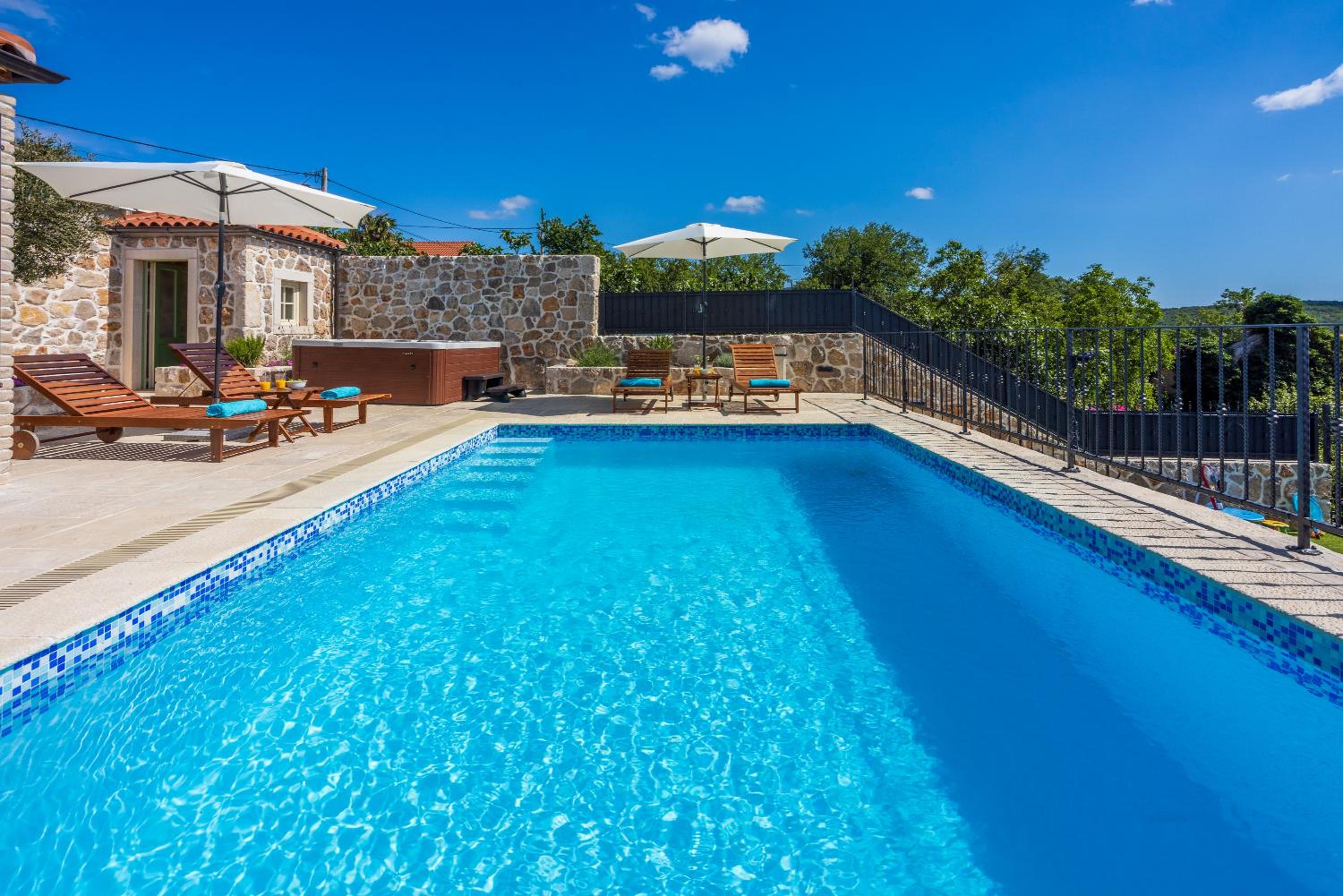 Three-Bedroom Villa photo 2
