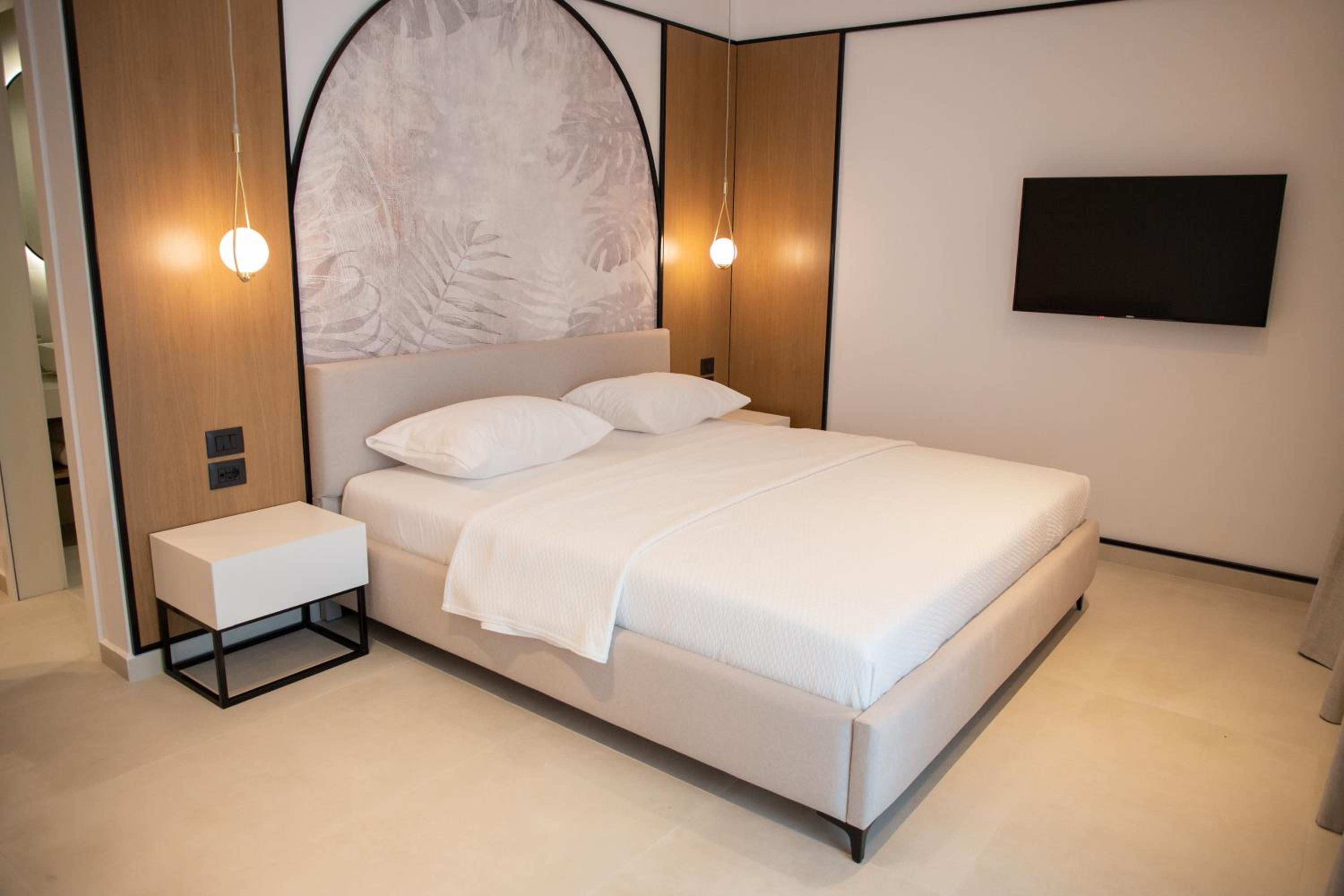 Deluxe Double Room with Balcony photo 1