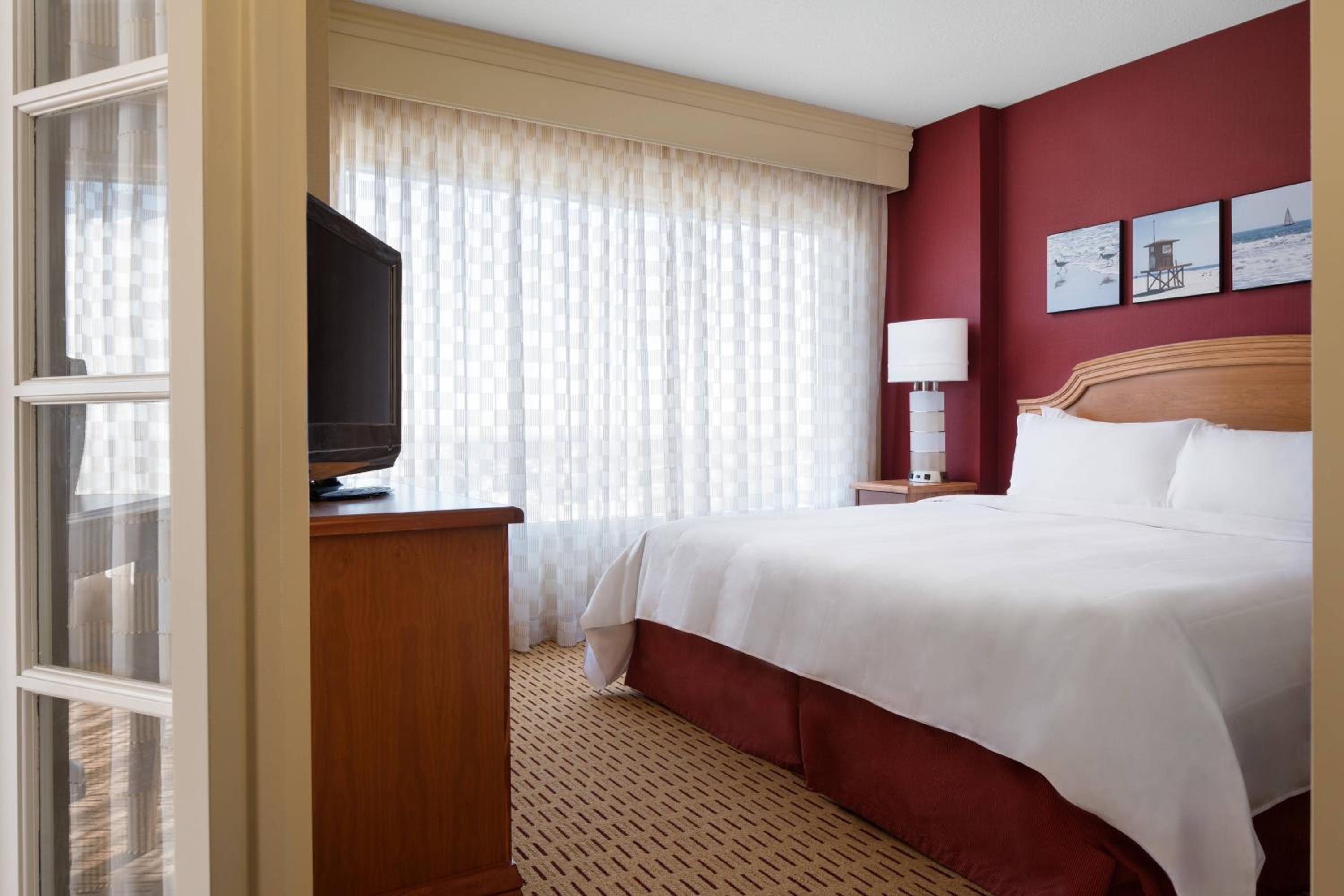 1 Bedroom Executive Suite, 1 King, Sofa bed - Non-Smoking - Photo 3