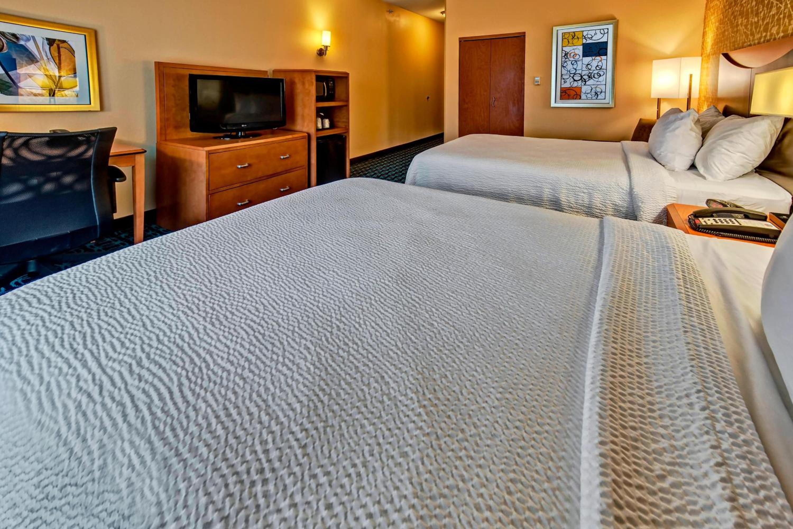 Queen Room with Two Queen Beds - Photo 1