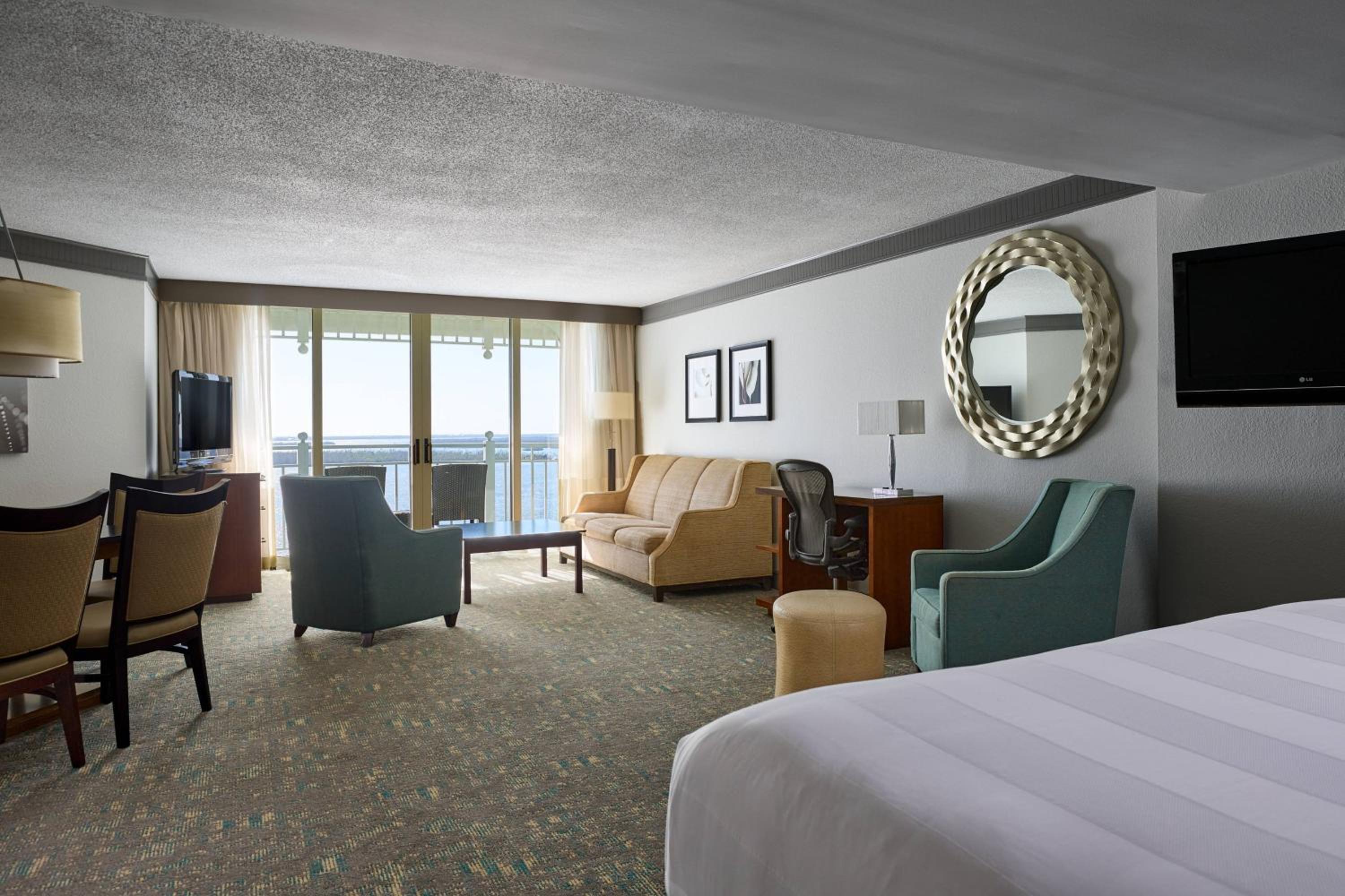King Studio with Sofa Bed, Waterfront, Sanibel Tower, Balcony - Photo 1