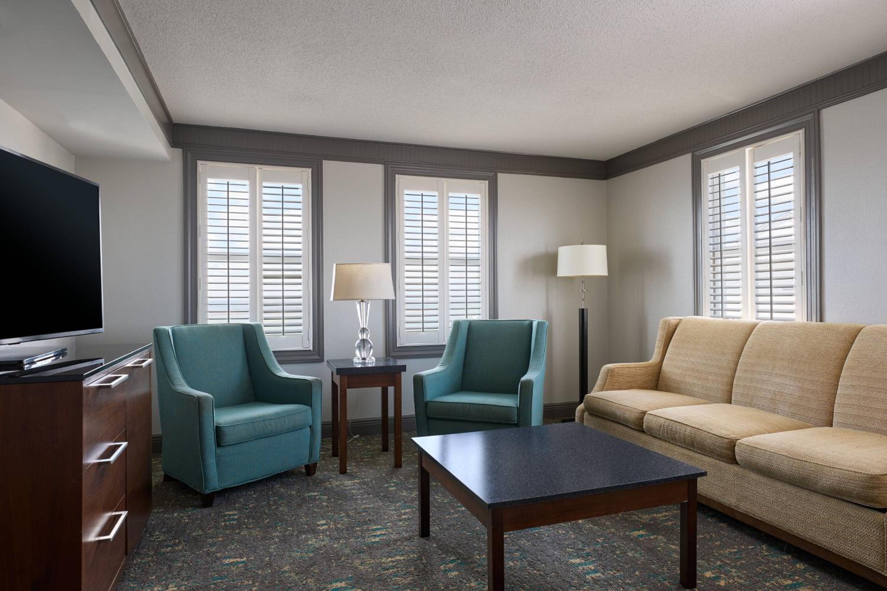One Bedroom King Suite with Sofa Bed, Water View, Captiva Tower - Photo 1