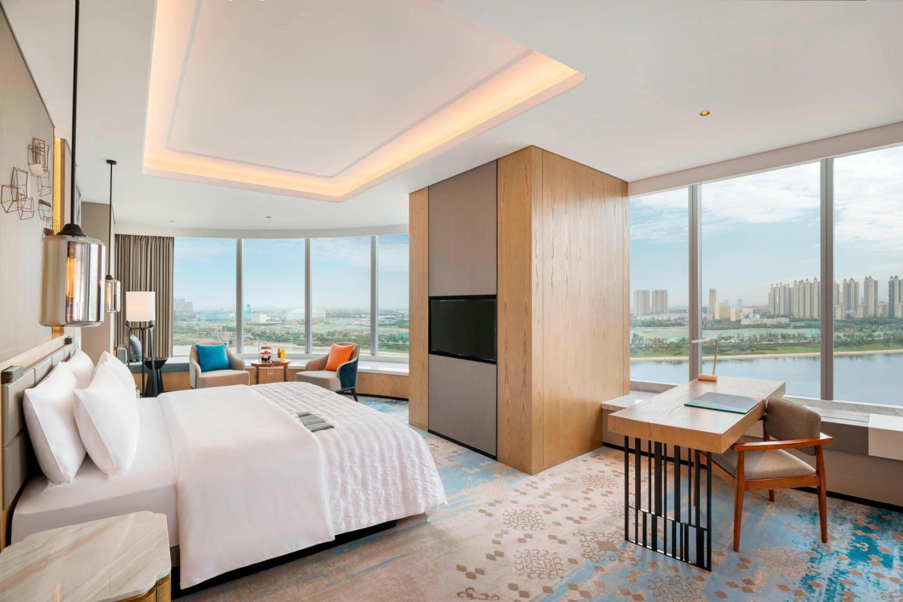 Panorama King Room with River View