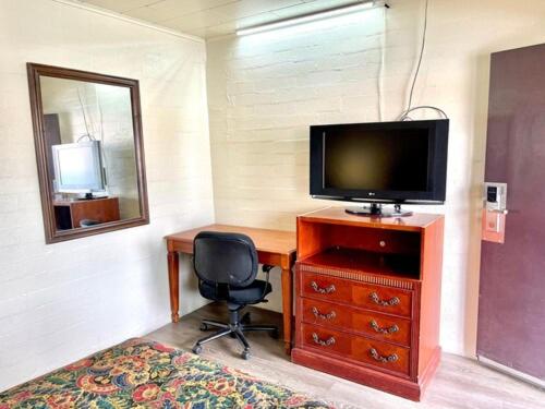 Budget Double Room photo 3