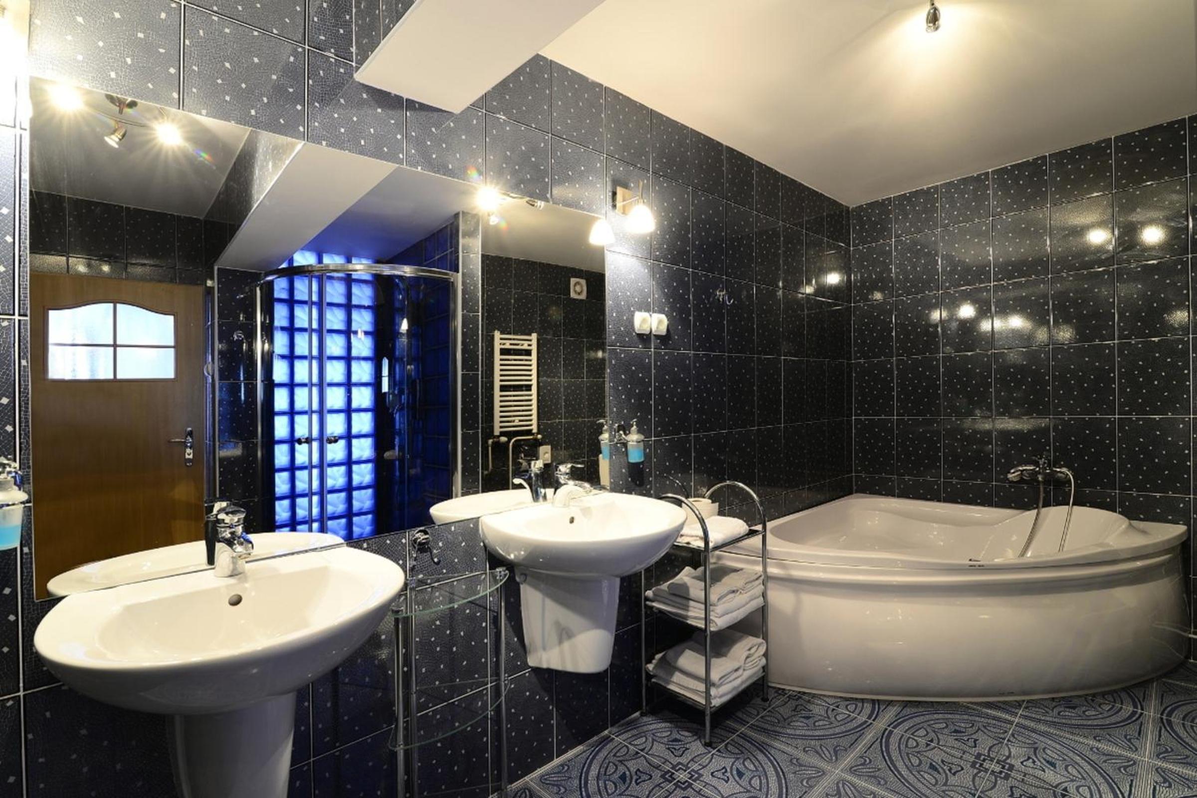 Deluxe Queen Room - Photo 7