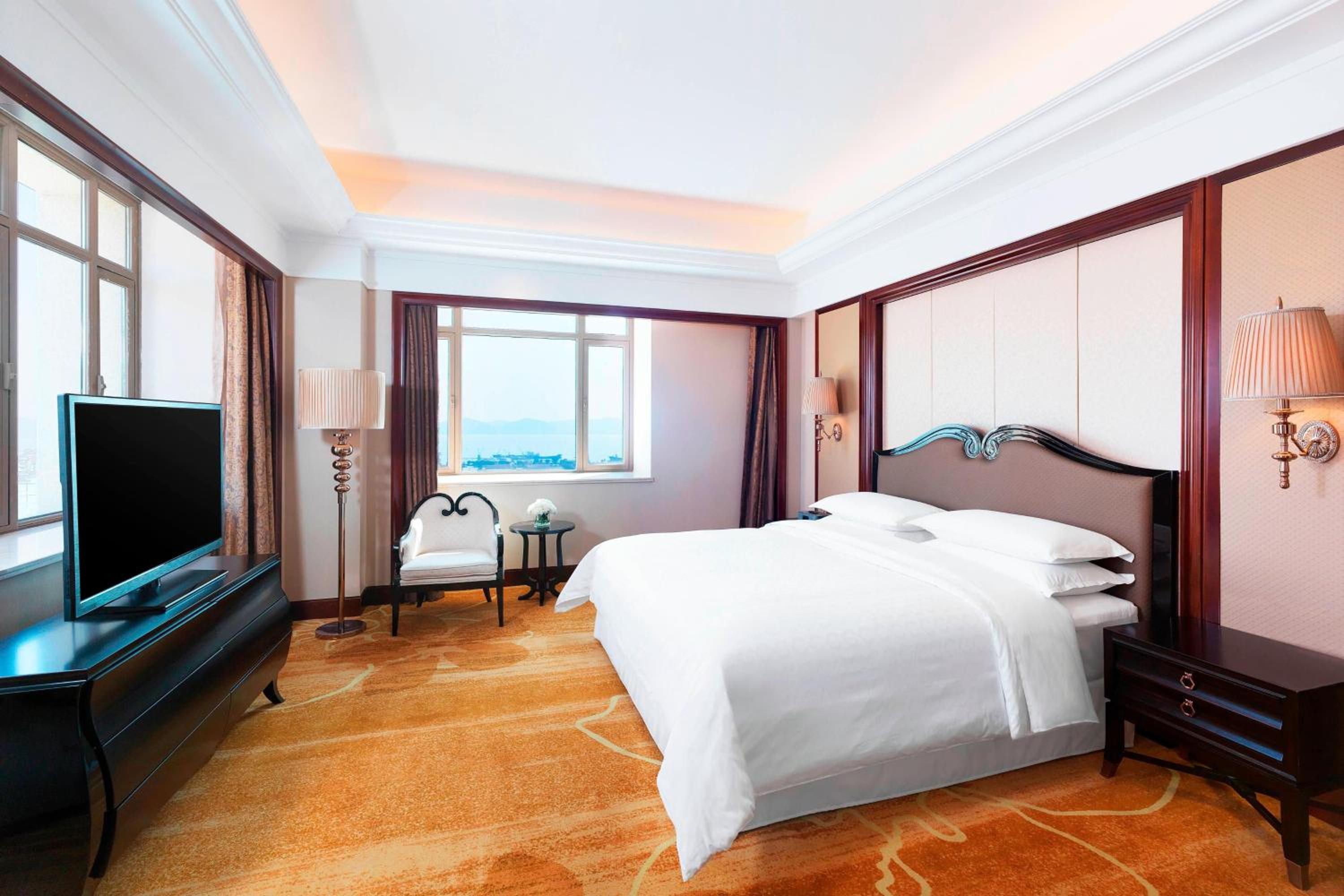 Deluxe Sea View Suite