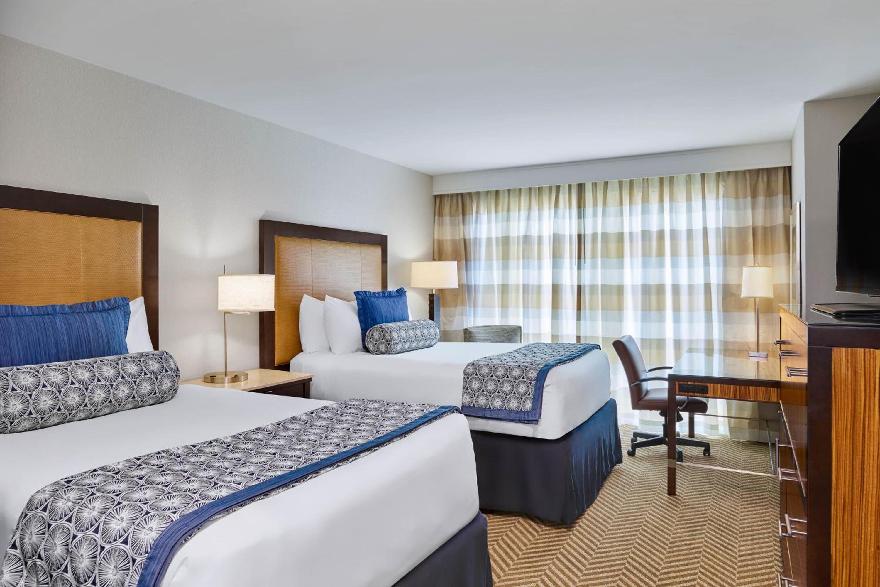 Traditional Double Room with Two Double Beds - Hearing Accessible - Photo 3