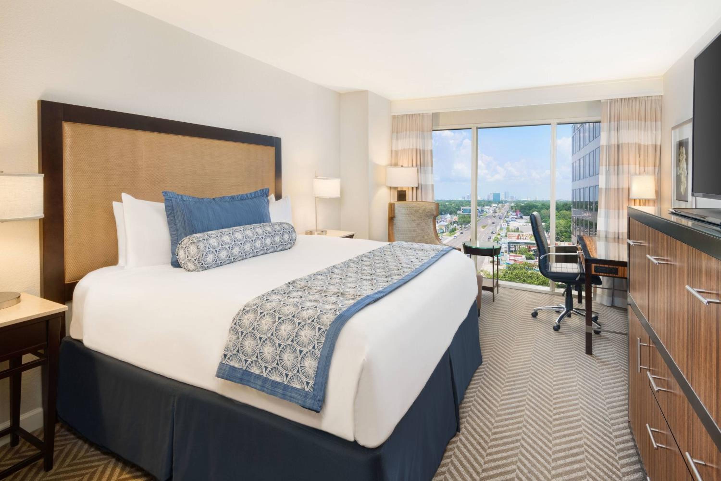 Deluxe King Room - Photo 1