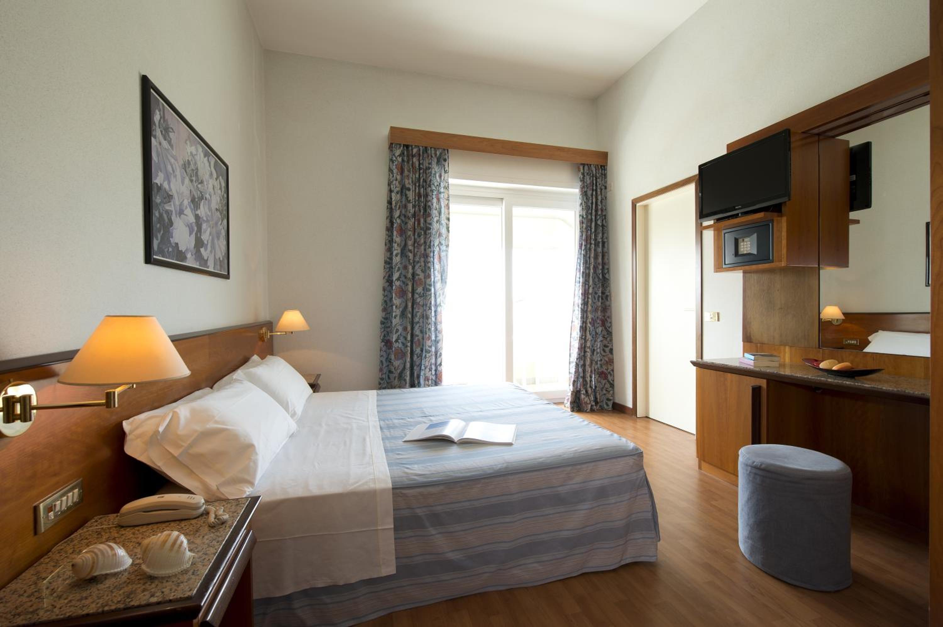 Double or Twin Room with Sea View