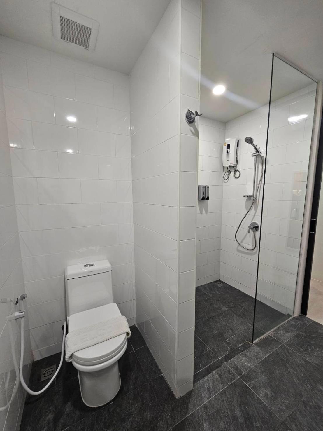Standard King Room - Photo 2