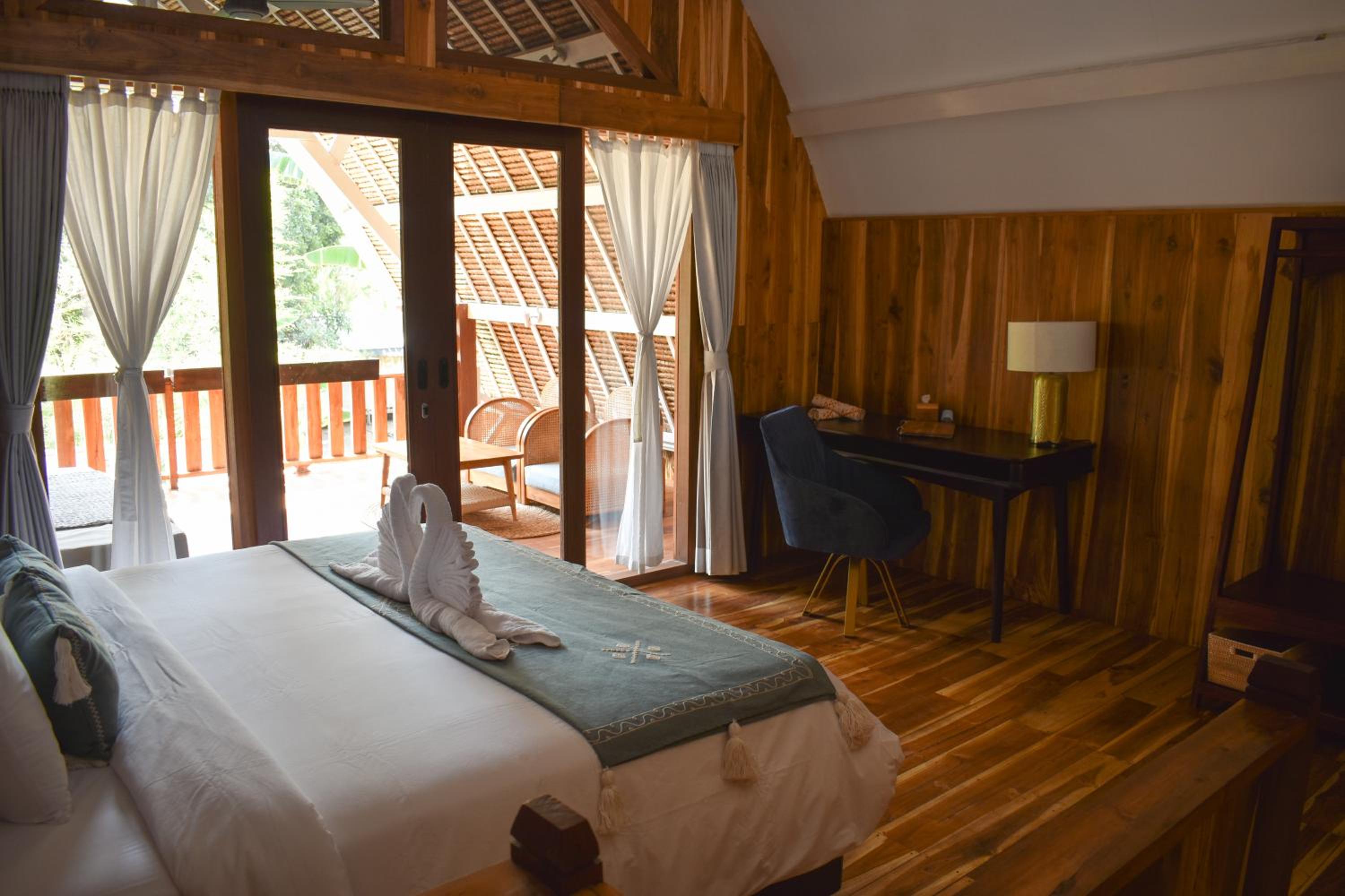 Villa With Private Pool - Photo 21