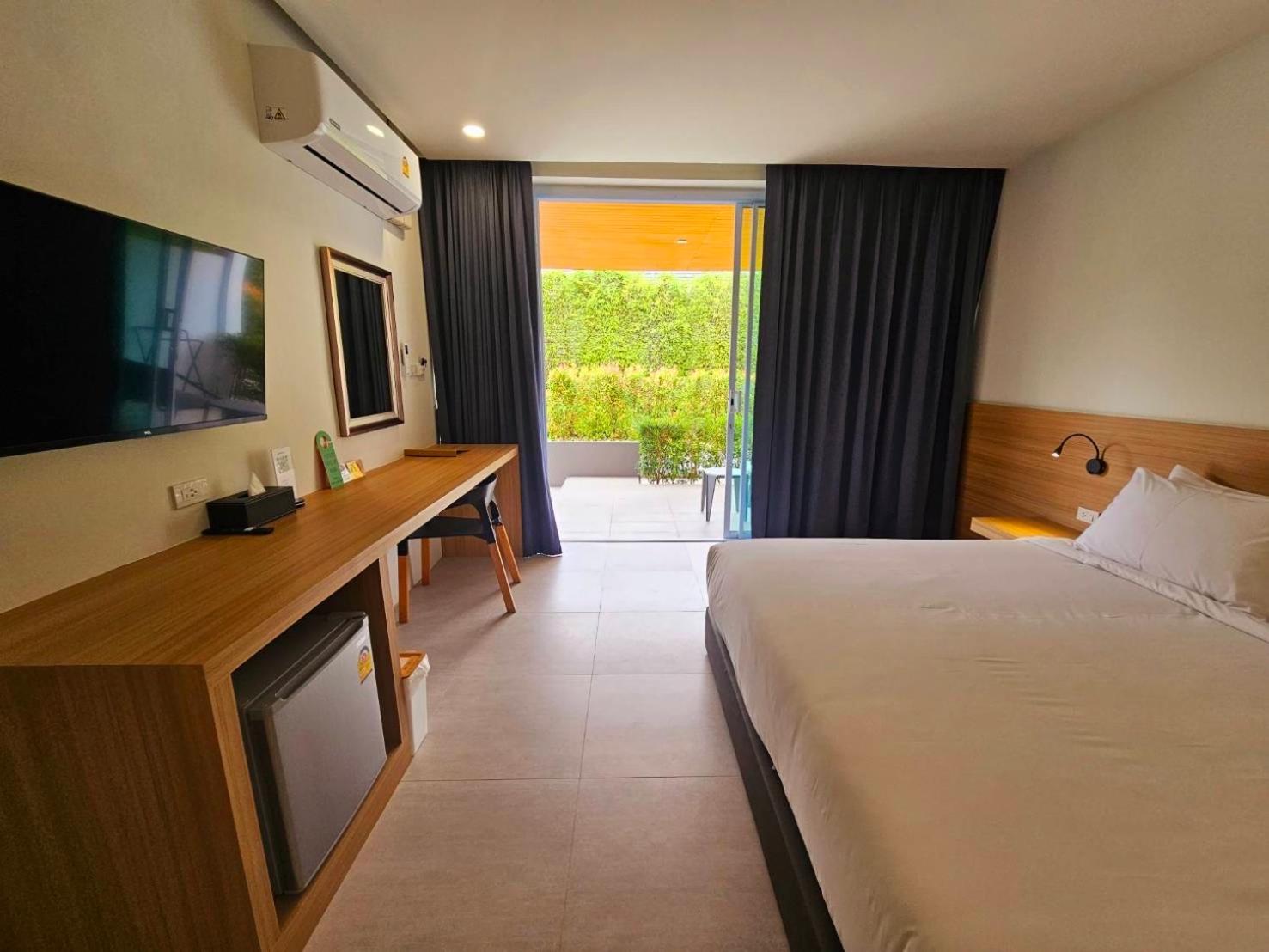 Standard King Room - Photo 5