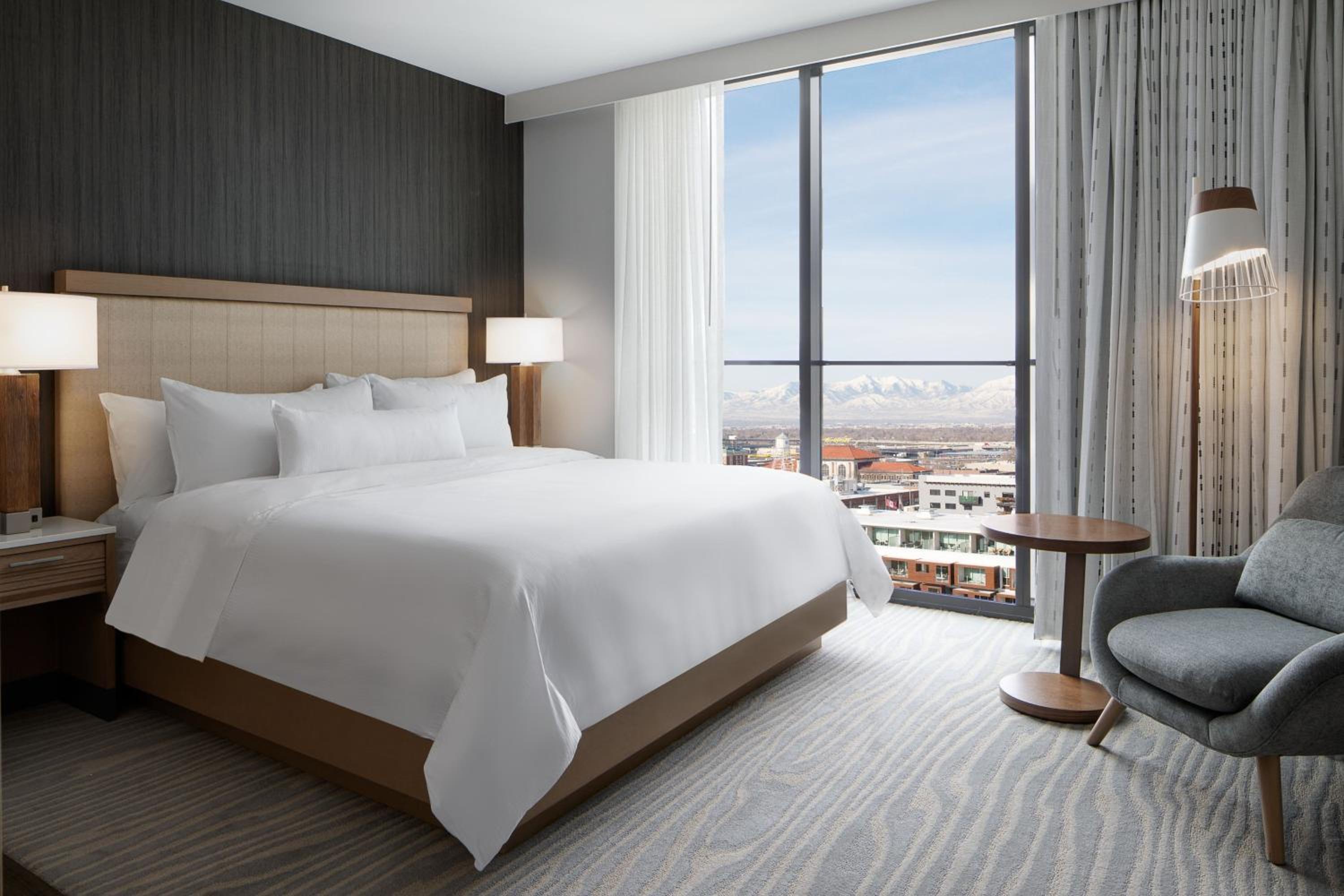 Standard King Room  - Photo 6