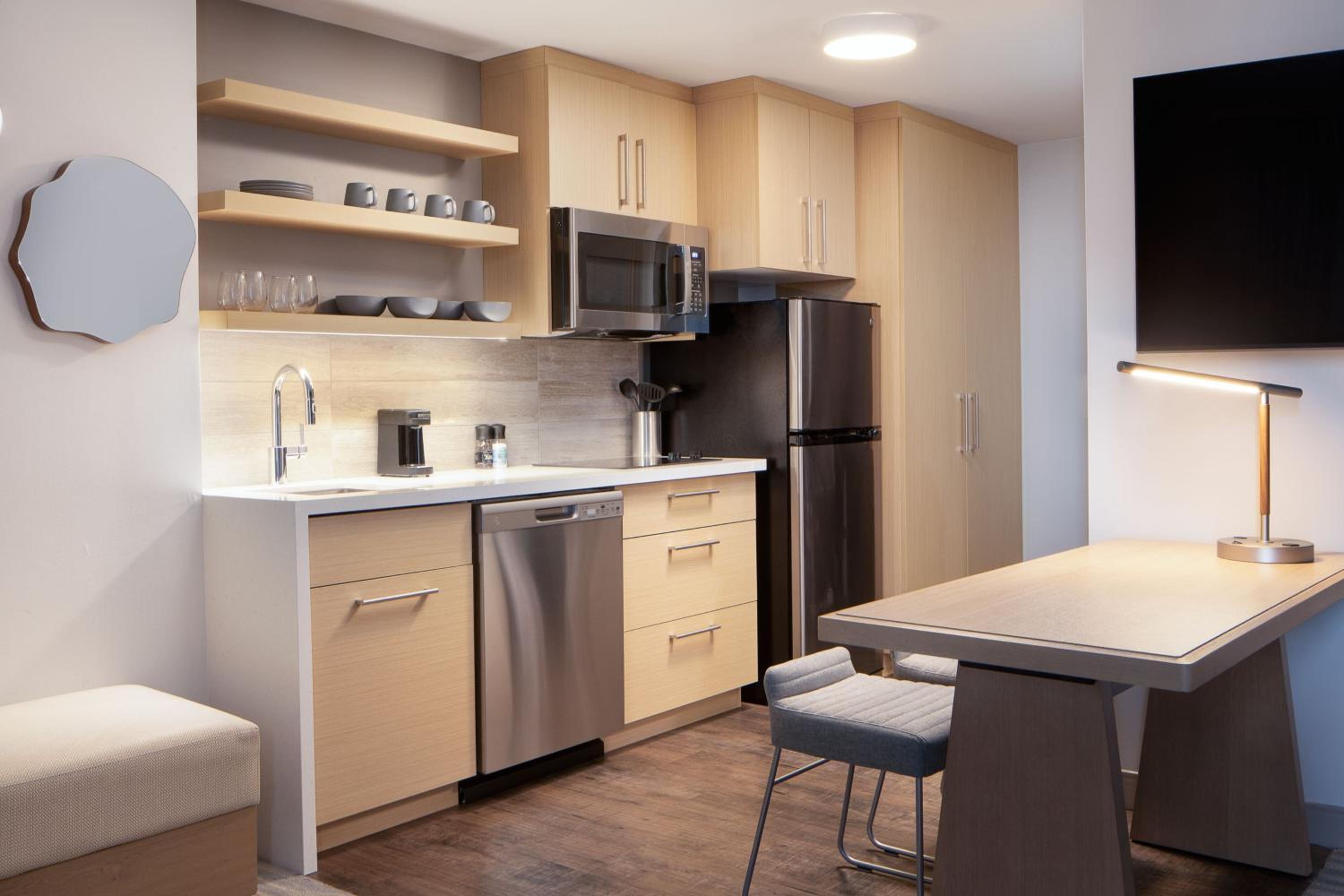 Standard Queen Room with Two Queen Beds and Kitchen - Hearing Accessible - Photo 7
