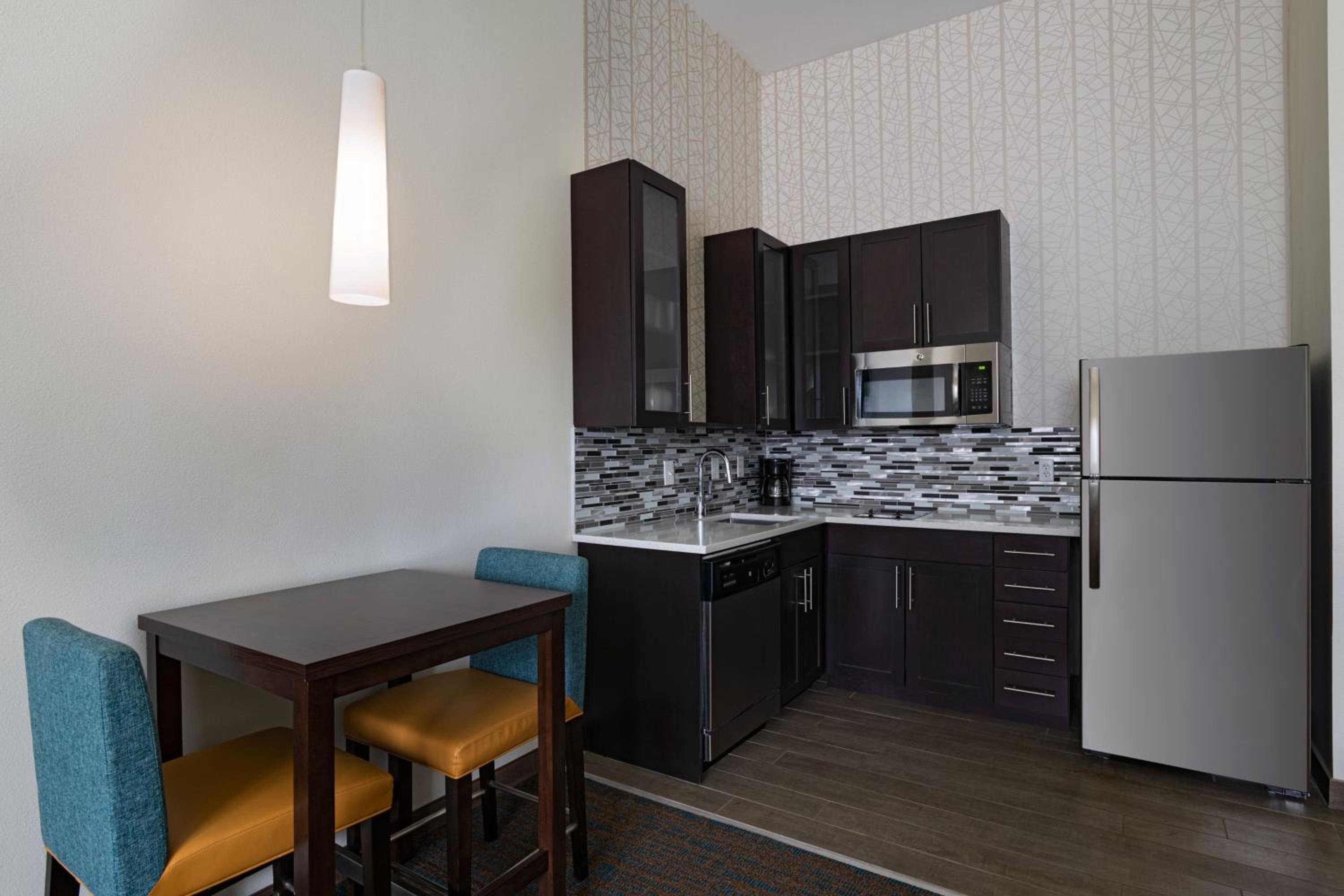 One-Bedroom King Suite photo 2