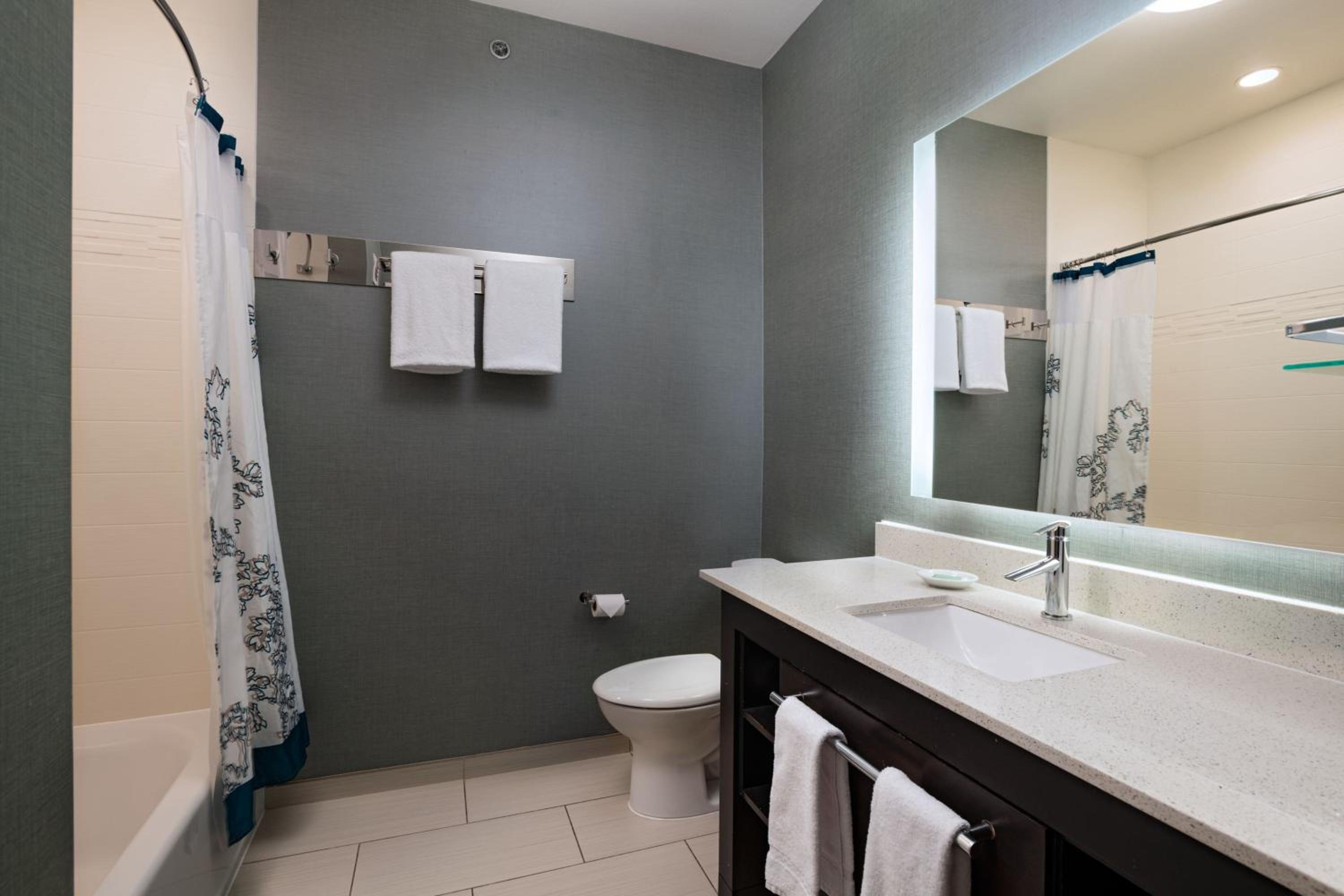 One-Bedroom Suite with Two Queen Beds photo 3
