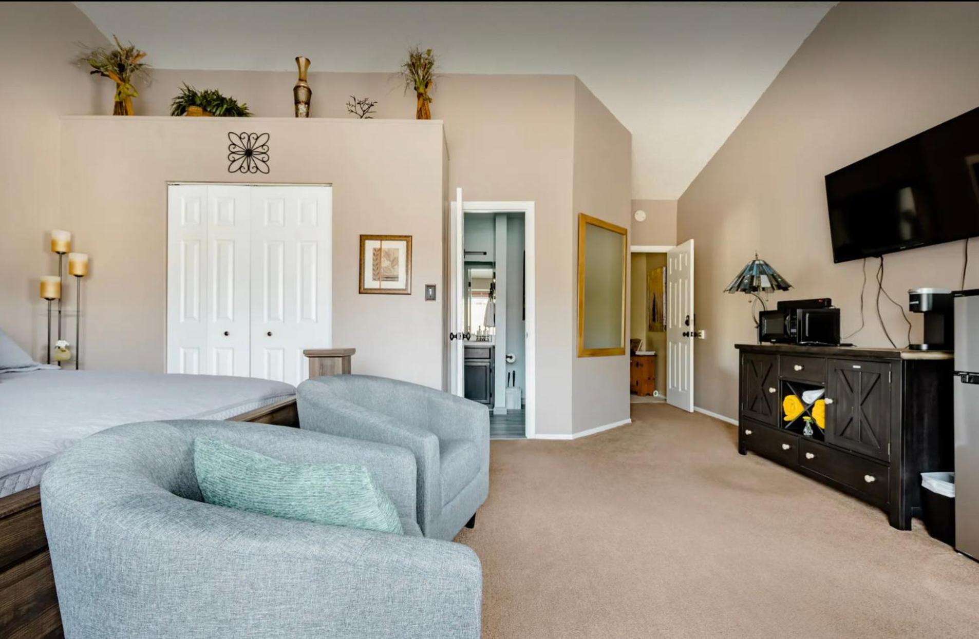 King Room with Mountain View