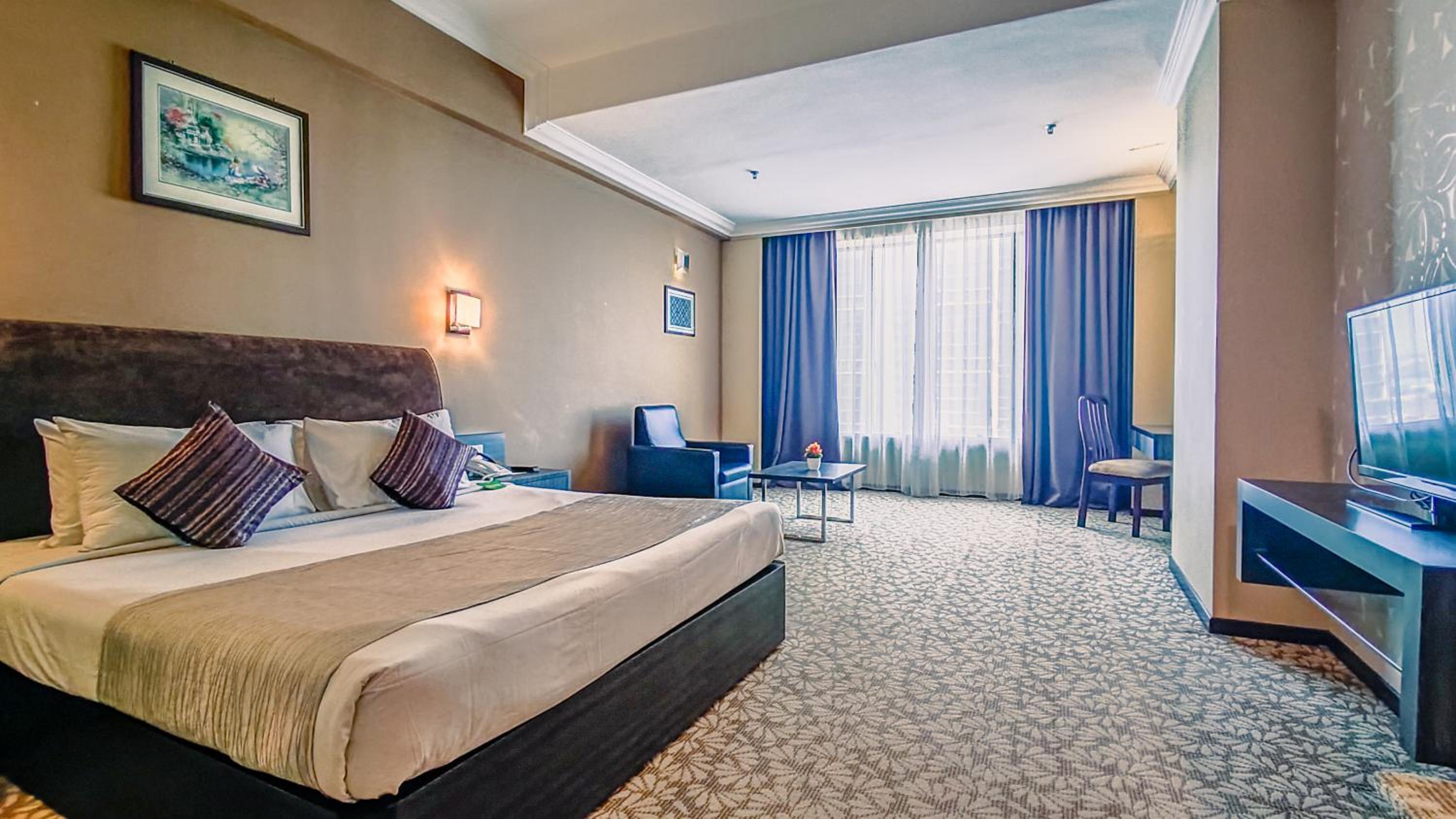 Deluxe King Room photo 2