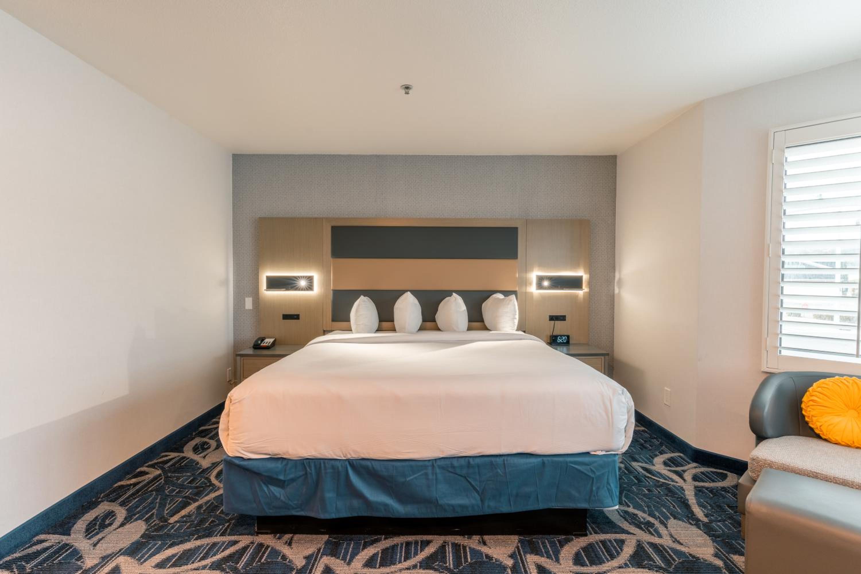 King Room- Non-Smoking - Photo 4
