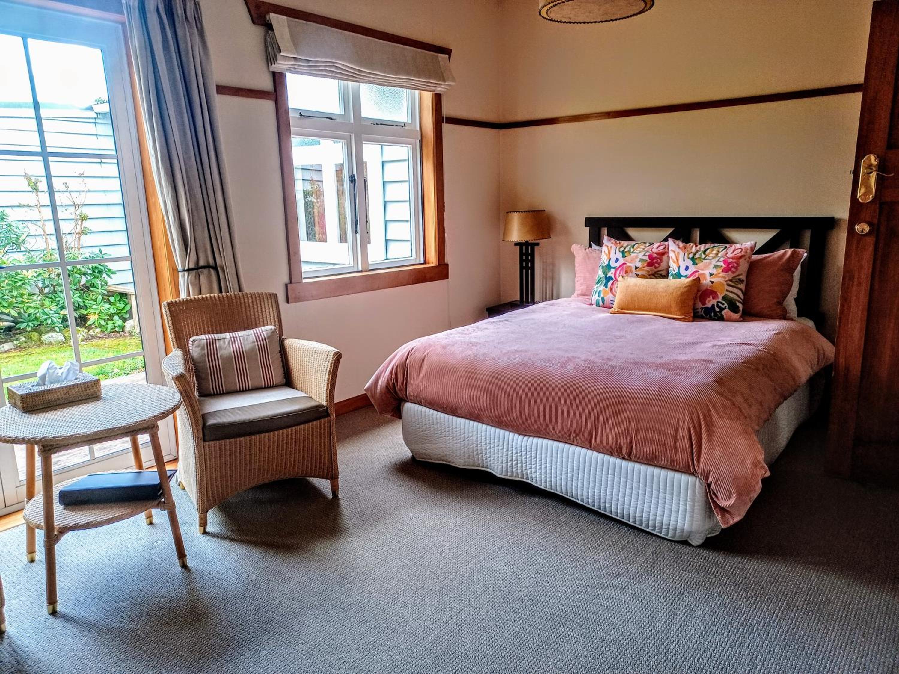 Queen Room with Garden View