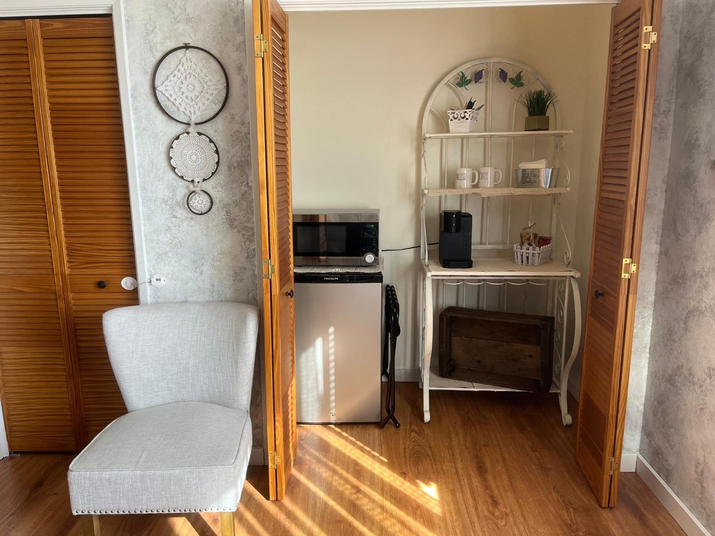 Apartment with Balcony - Photo 16