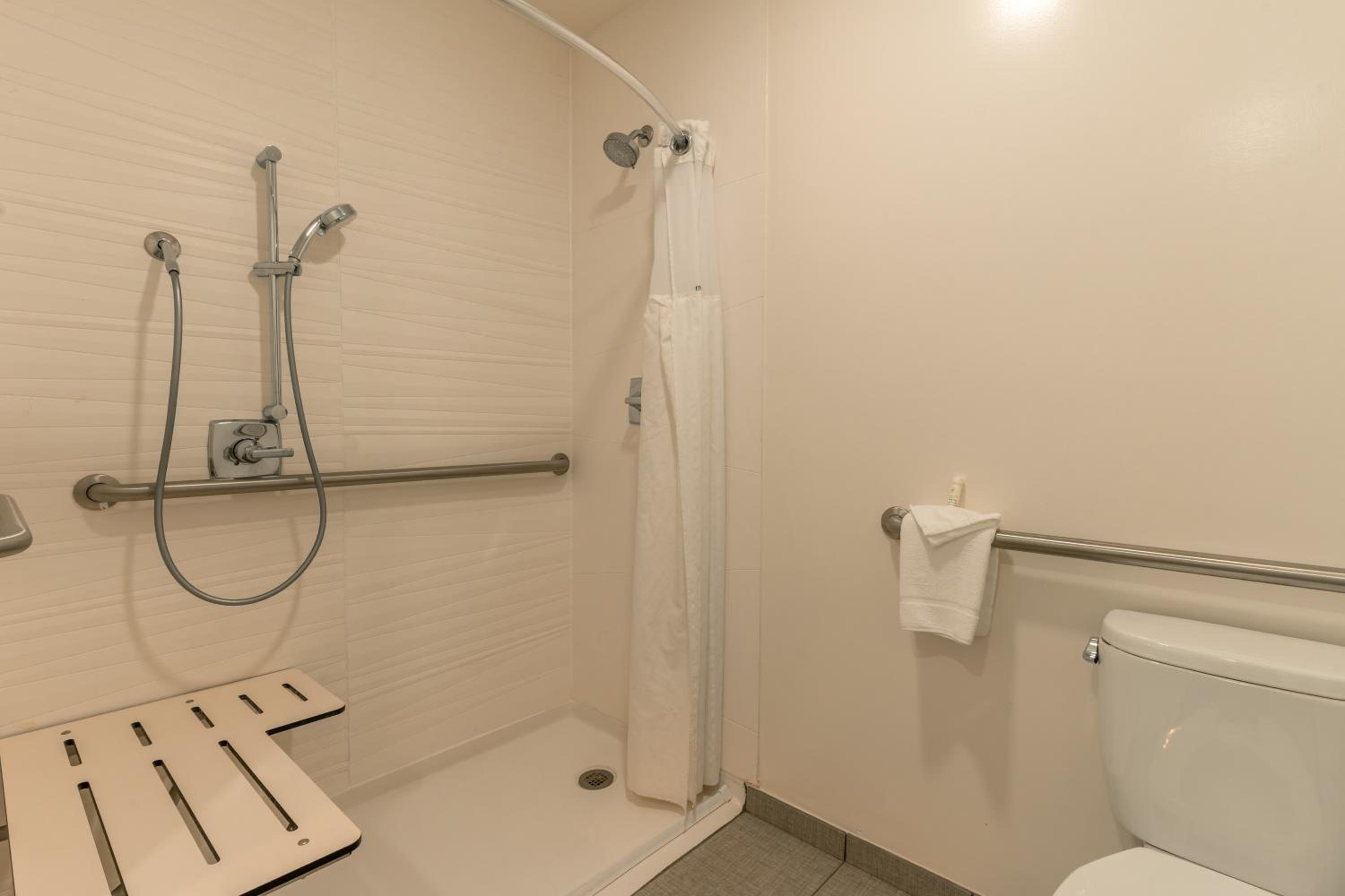 King Room with Mobility/Hearing Impaired Access - Non-Smoking - Photo 4