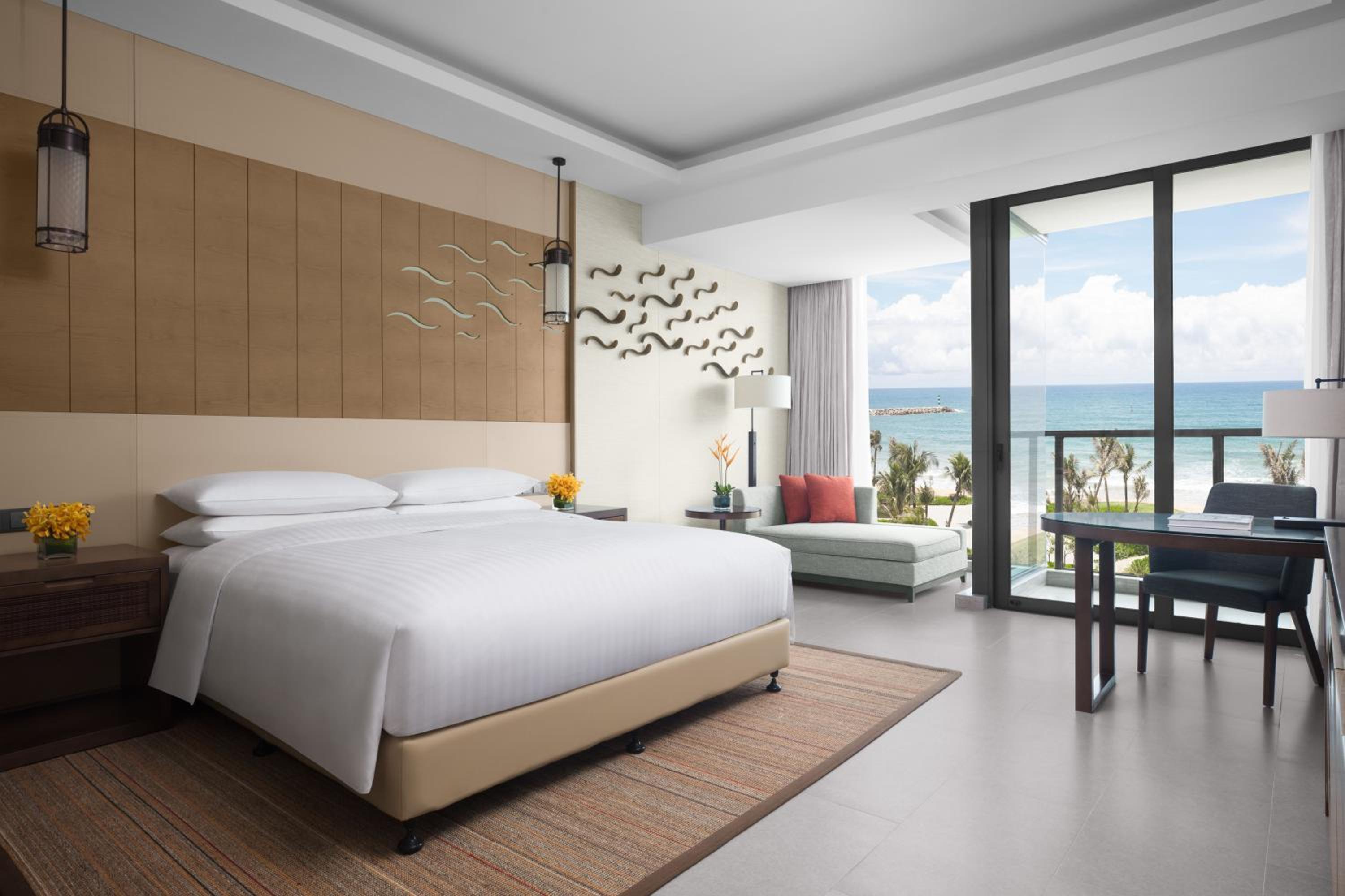 Superior Harbor view North Tower King Bed