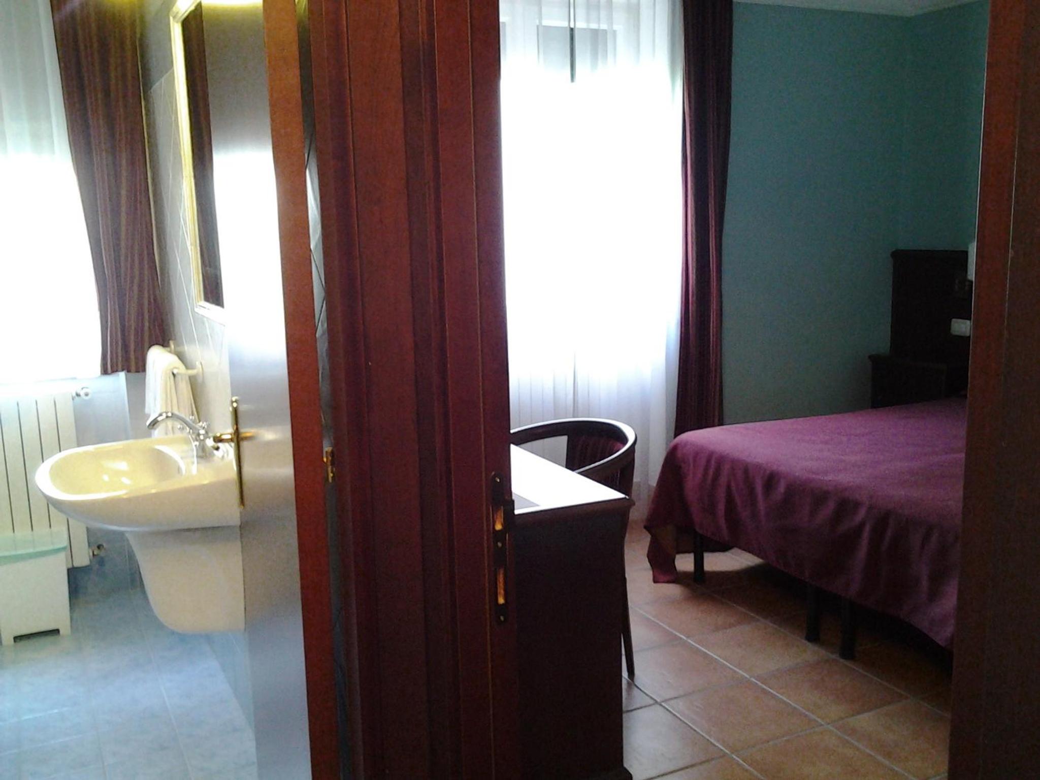 Double Room - Photo 4