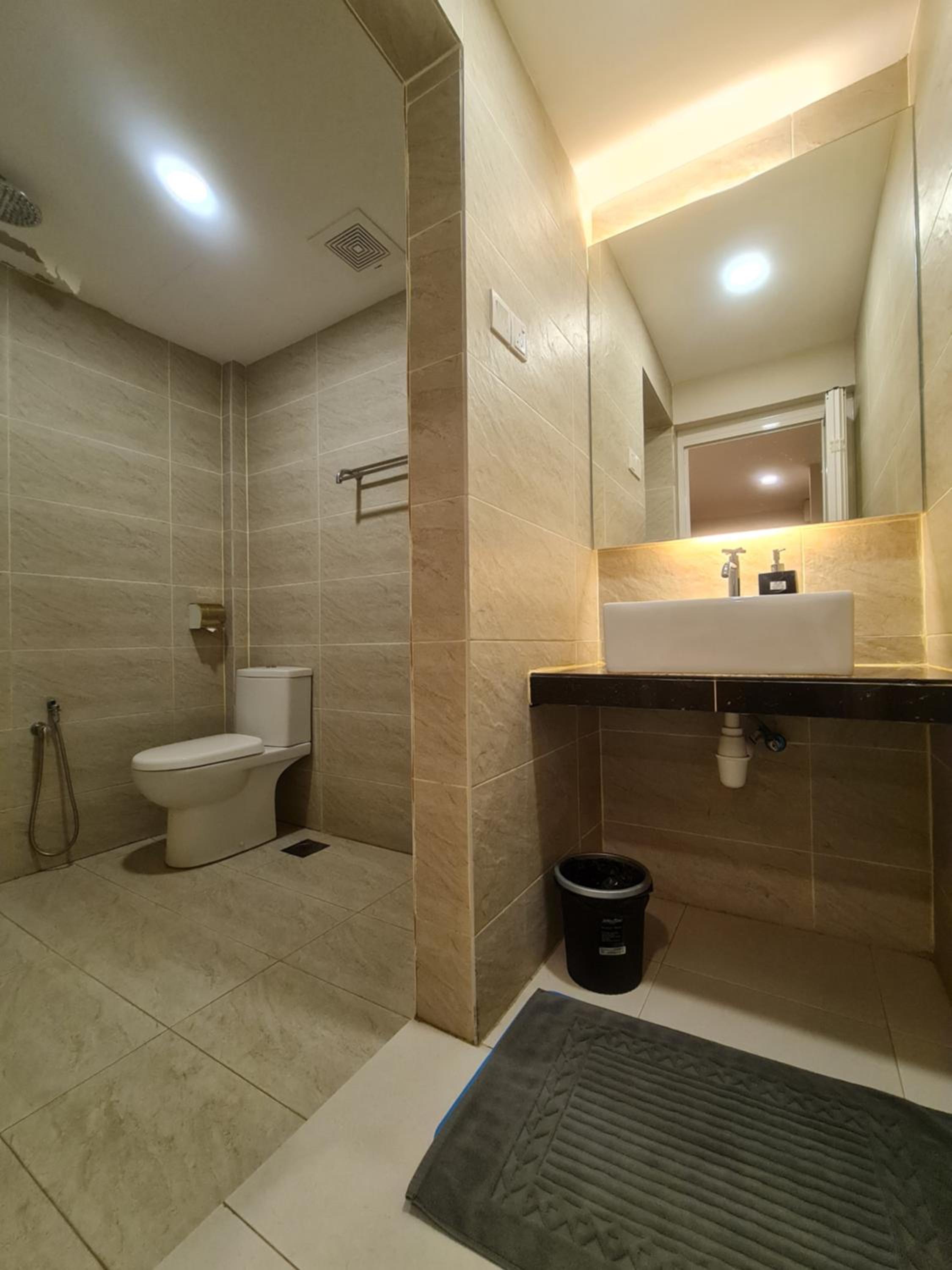 Superior Twin Room with City View - Photo 1